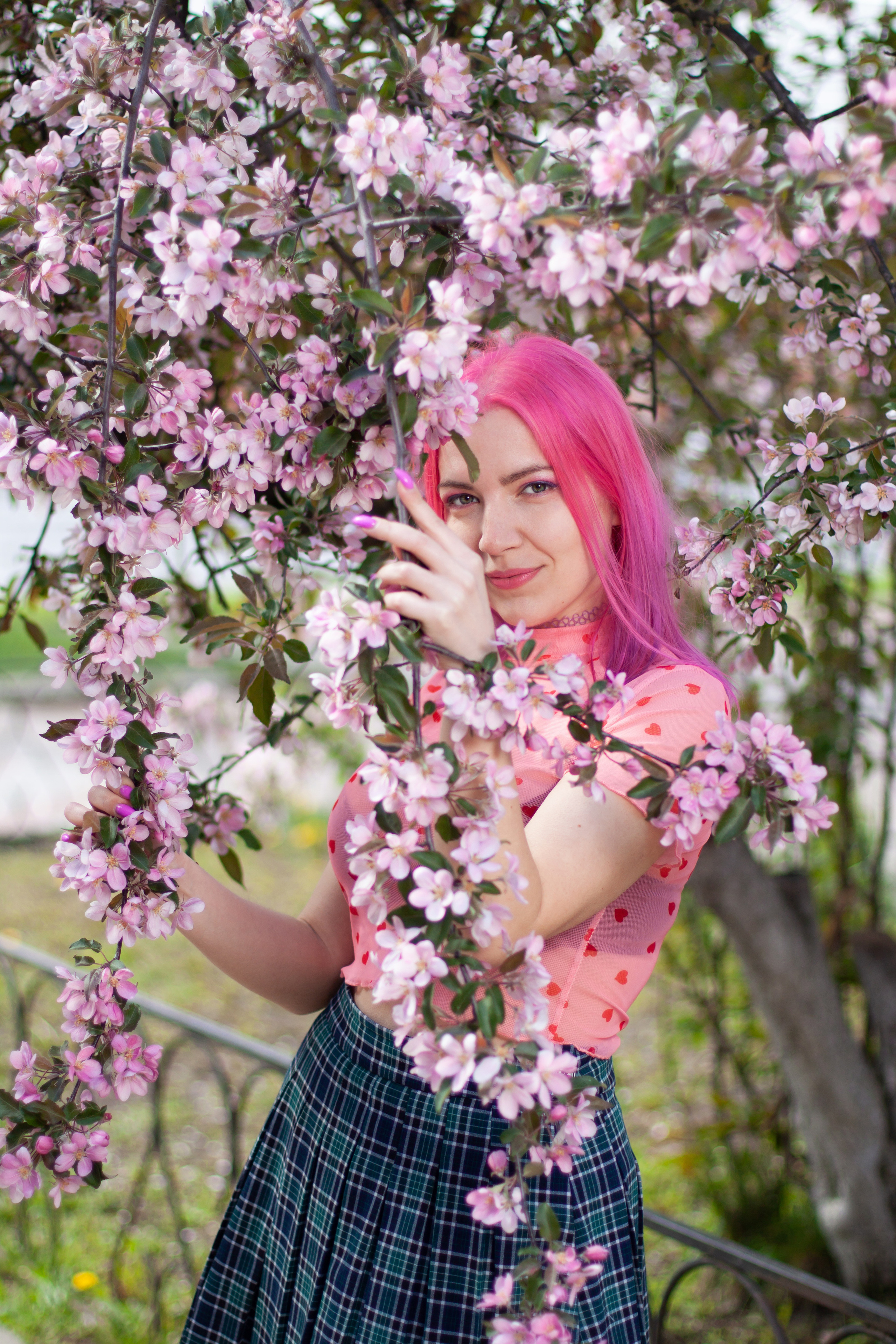 Цветущая яблоня и одуванчики. Эльвира. Артем Ершов. Фотограф, Тверь