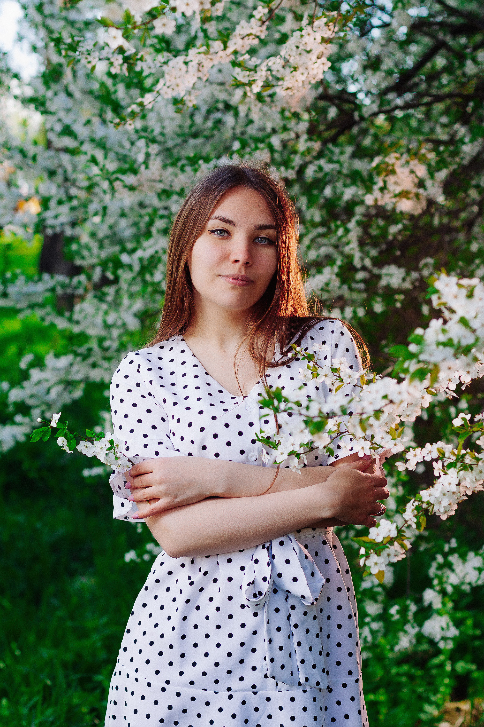 У вишни. Ксюша и Эльвира. Артем Ершов. Фотограф, Тверь