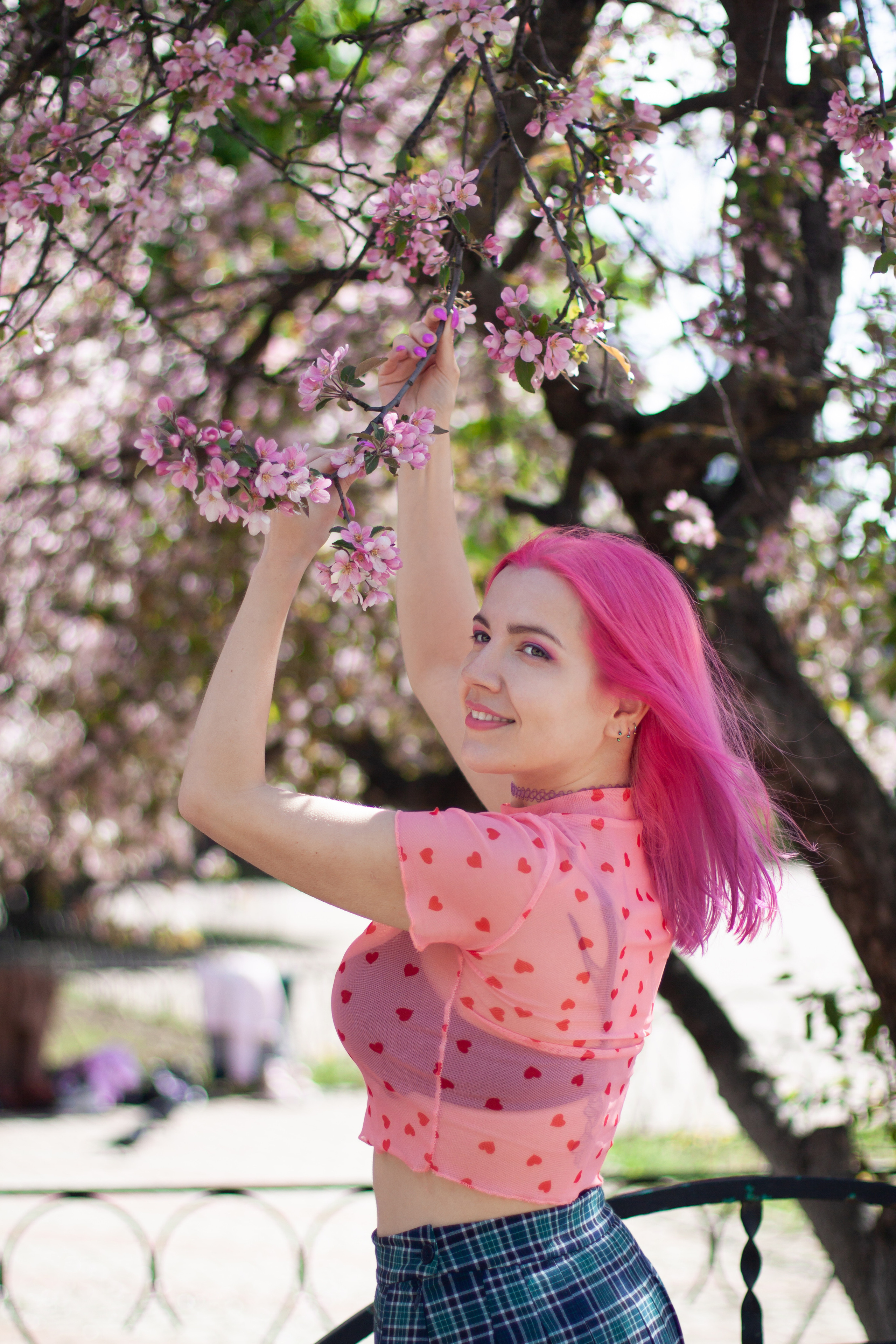 Цветущая яблоня и одуванчики. Эльвира. Артем Ершов. Фотограф, Тверь