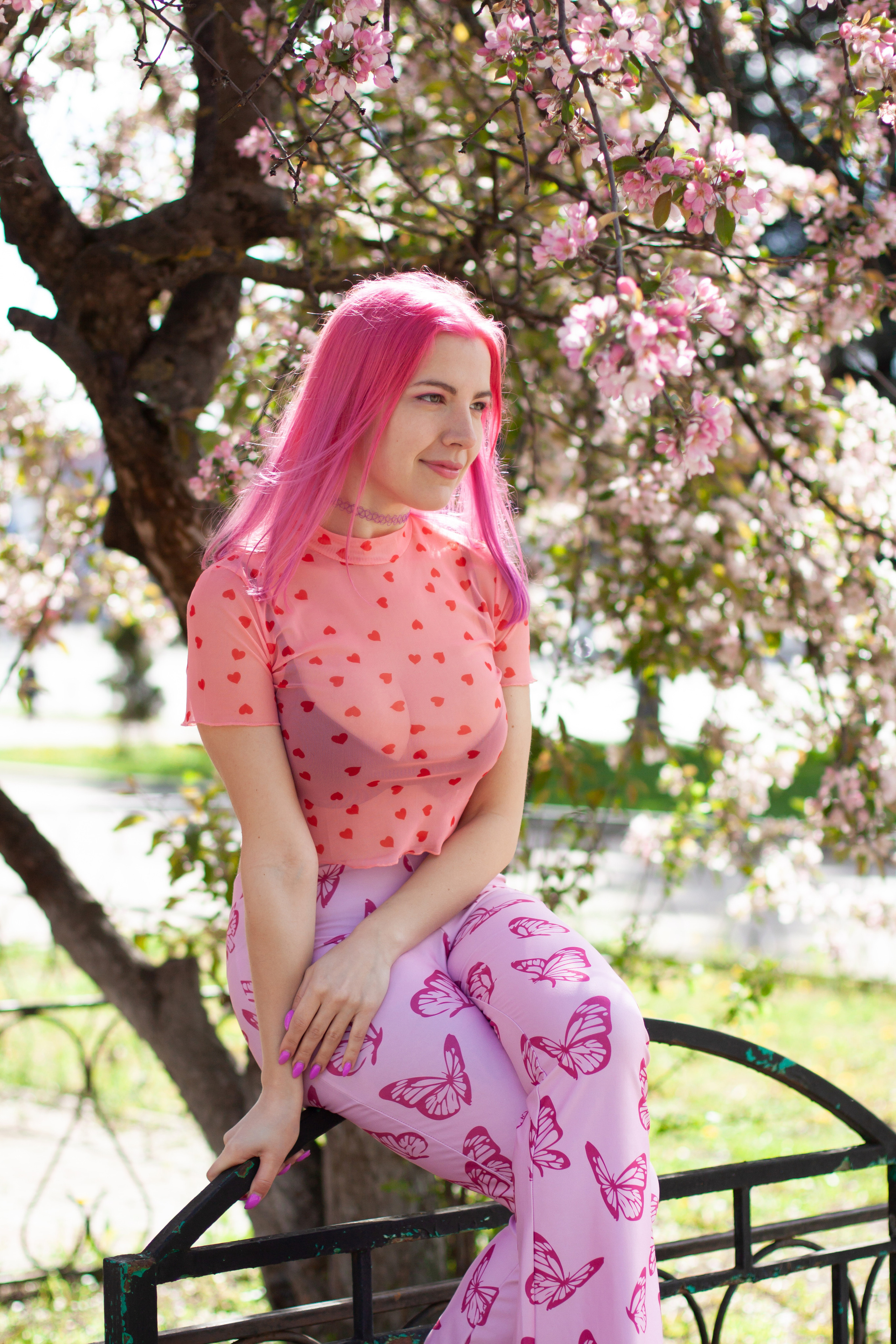 Цветущая яблоня и одуванчики. Эльвира. Артем Ершов. Фотограф, Тверь