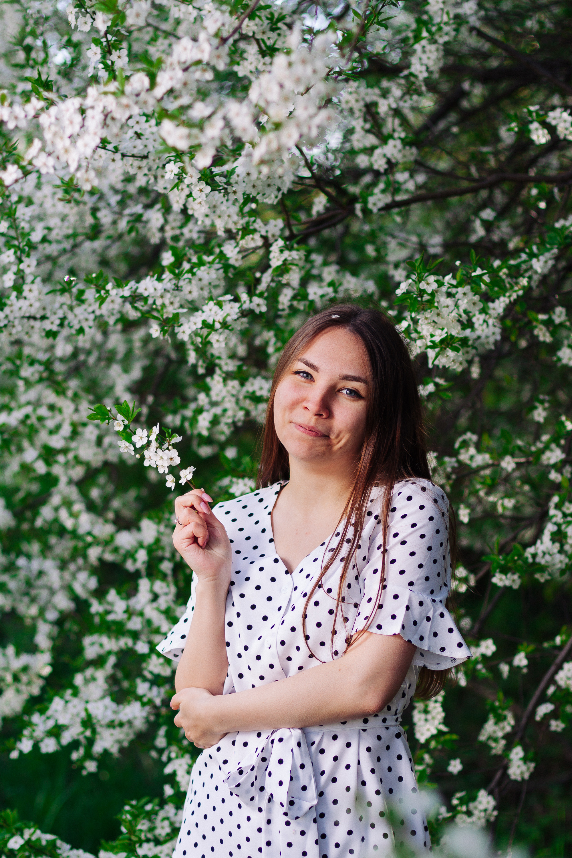 У вишни. Ксюша и Эльвира. Артем Ершов. Фотограф, Тверь