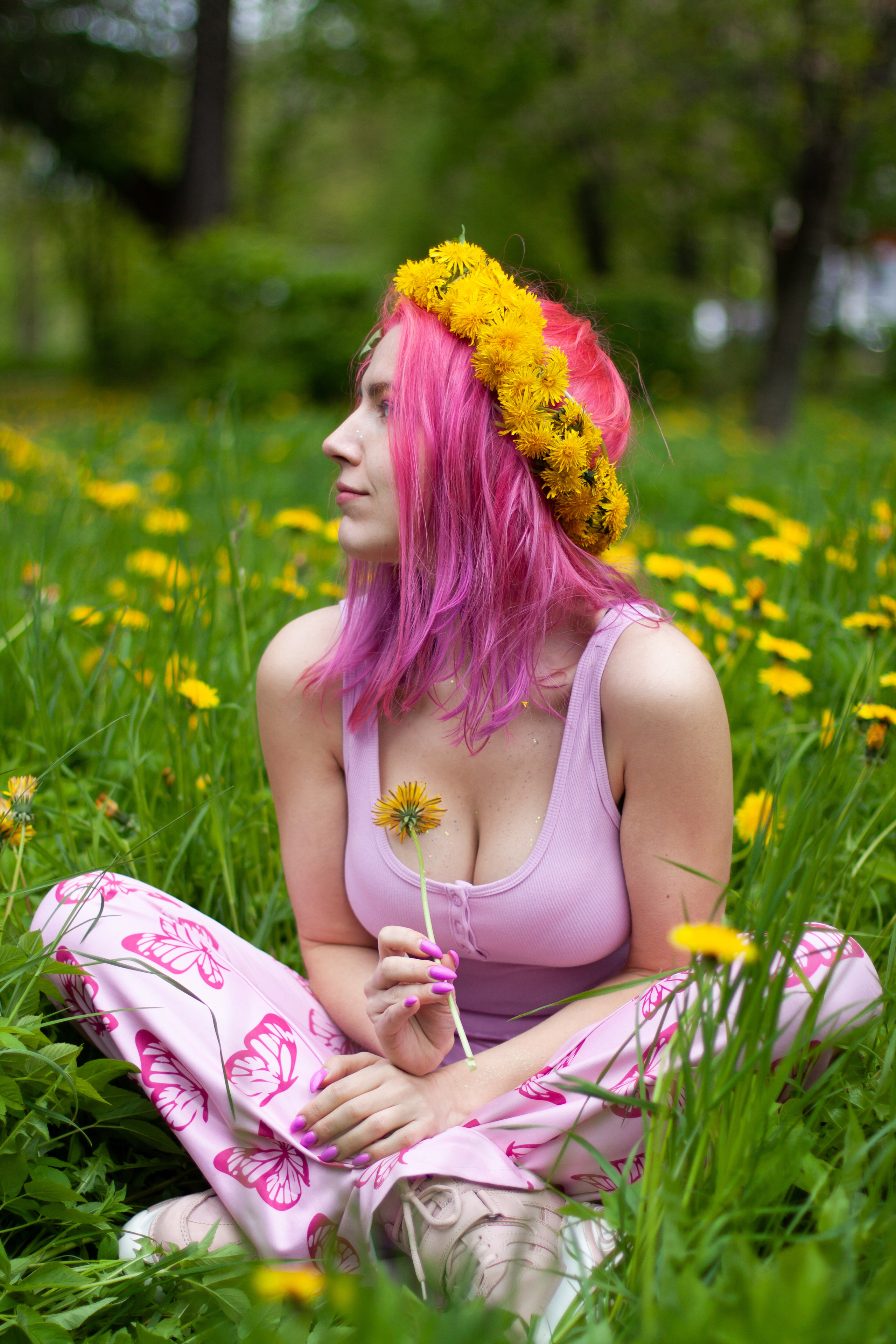 Цветущая яблоня и одуванчики. Эльвира. Артем Ершов. Фотограф, Тверь