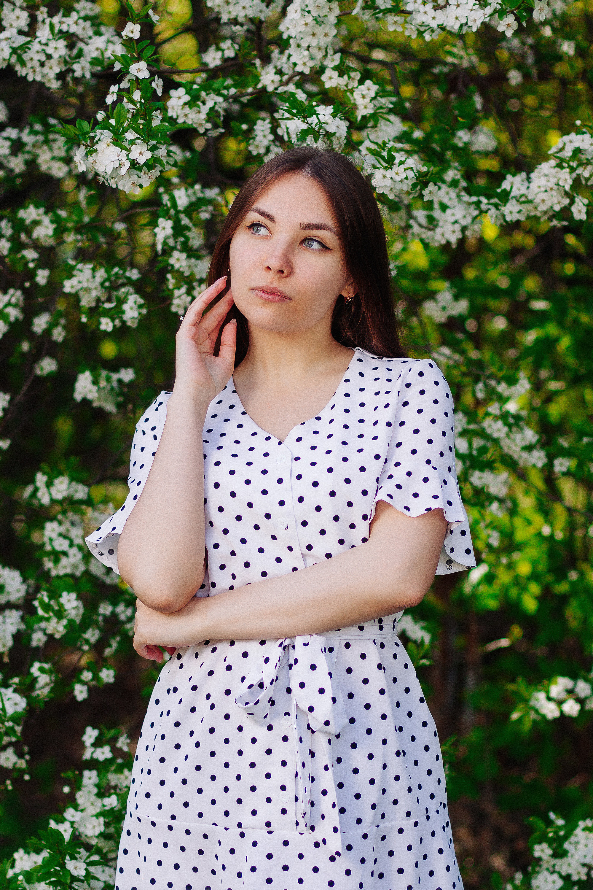 У вишни. Ксюша и Эльвира. Артем Ершов. Фотограф, Тверь