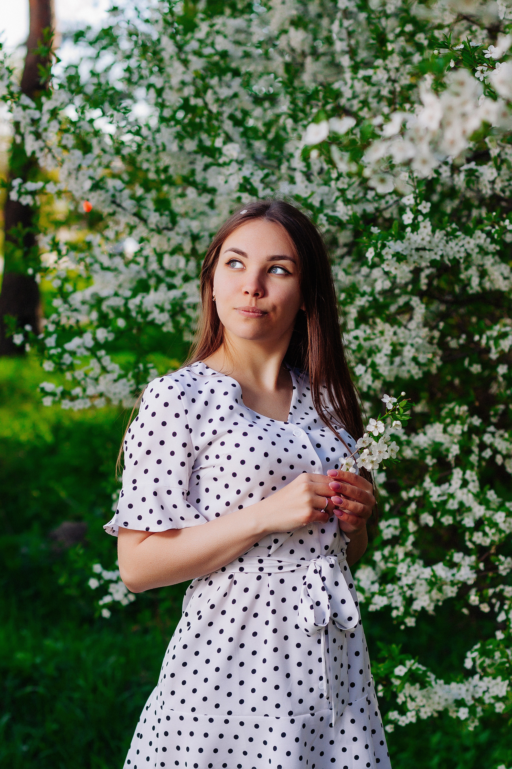 У вишни. Ксюша и Эльвира. Артем Ершов. Фотограф, Тверь