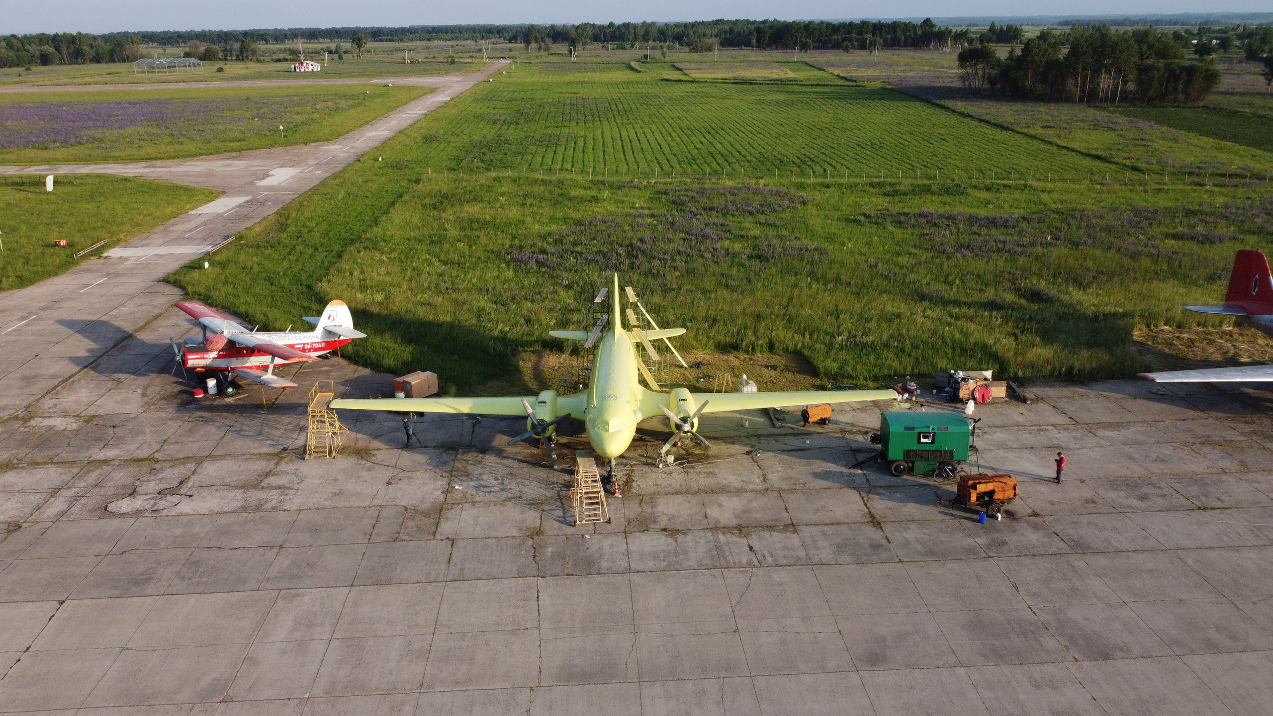 Ил-14Т «Голубая Мечта» — покраска (2022г). Фотоальбом показывающий увлекательный мир авиации и мир медведей Андрея Иванова