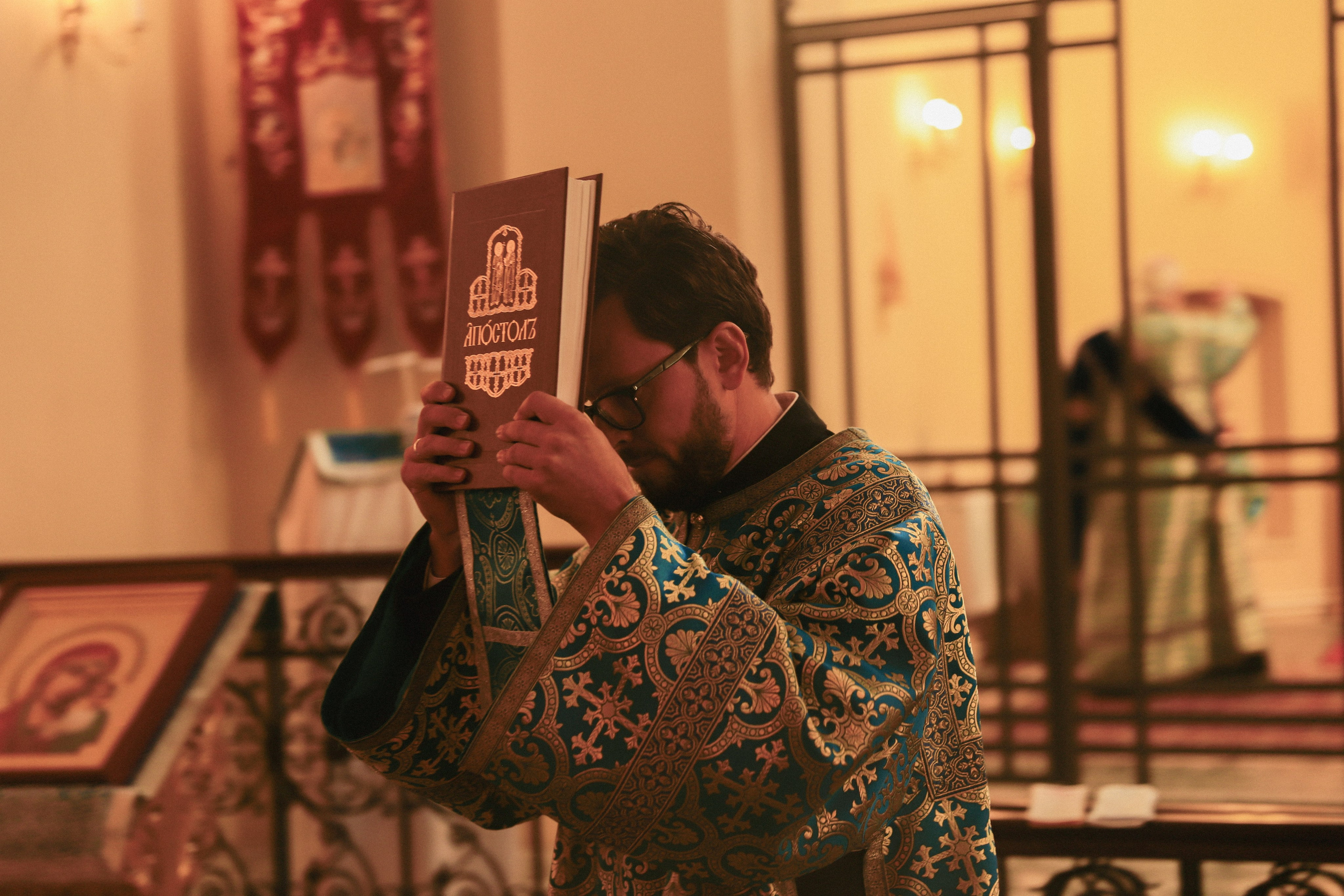 Служба в церкви