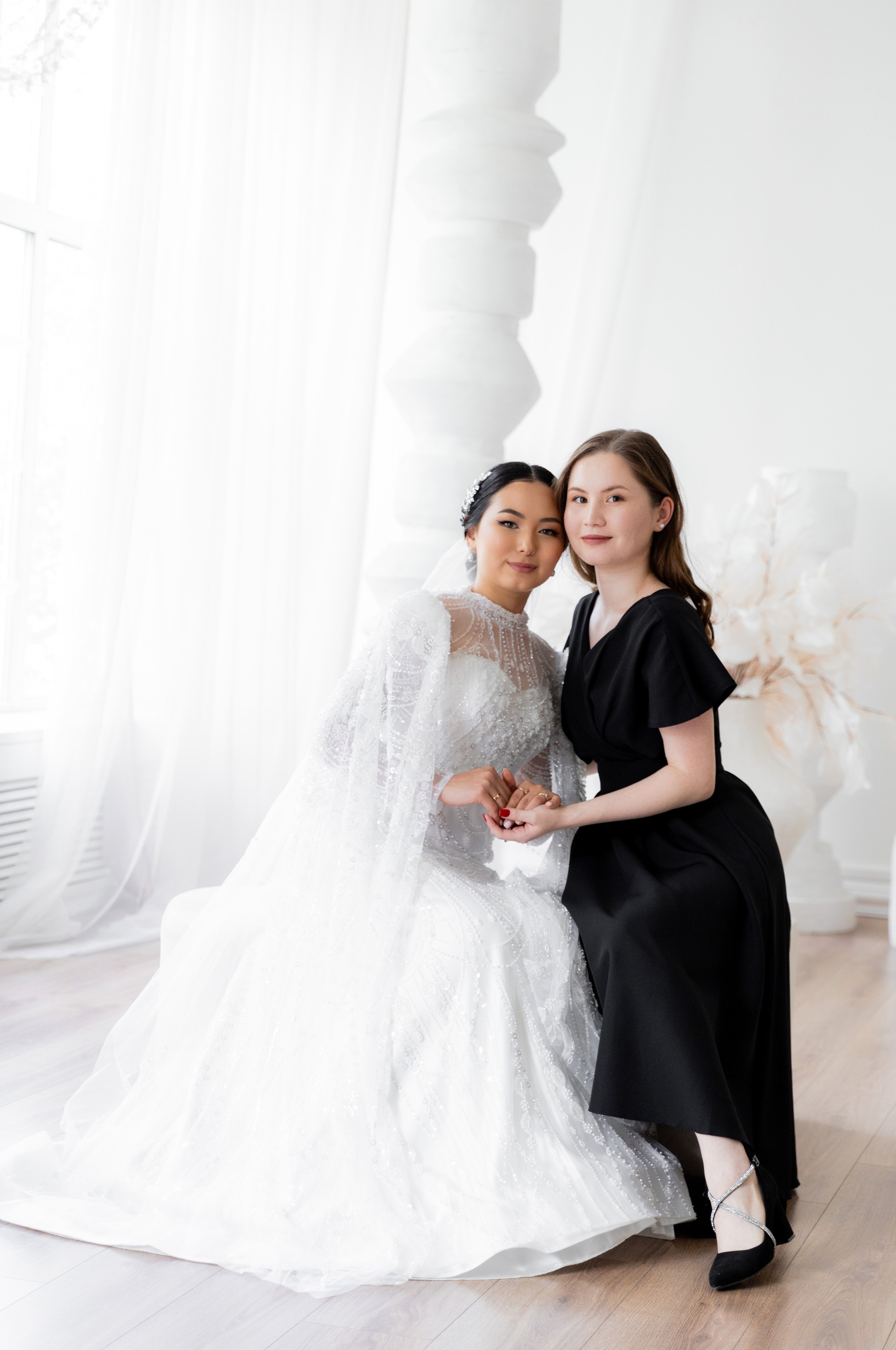 Фотосессия Аскара и Ажар с друзьями