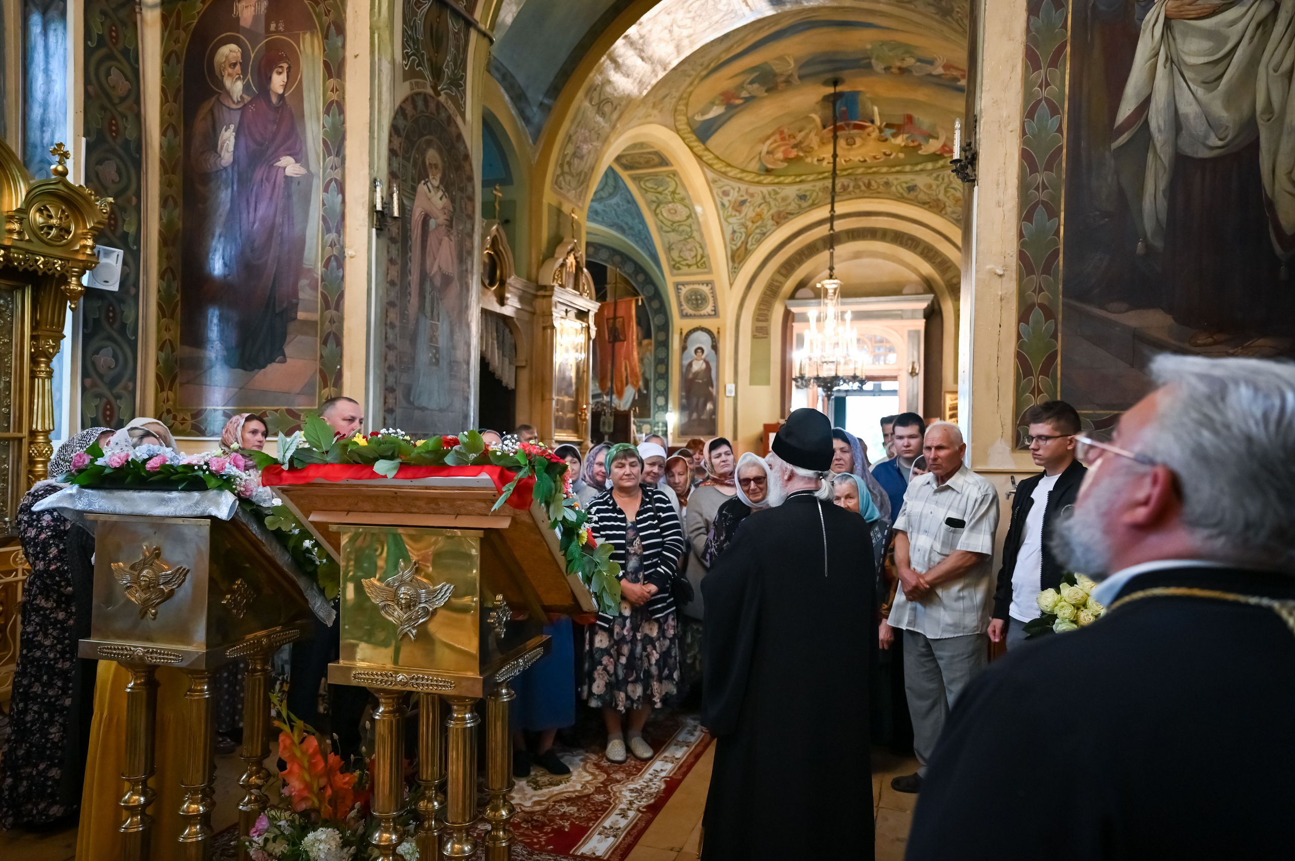Митрополит Крутицкий Коломенский Павел в Георгиевском храме с. Ванилово. Семейный фотограф в г. Воскресенск Наталия Молева