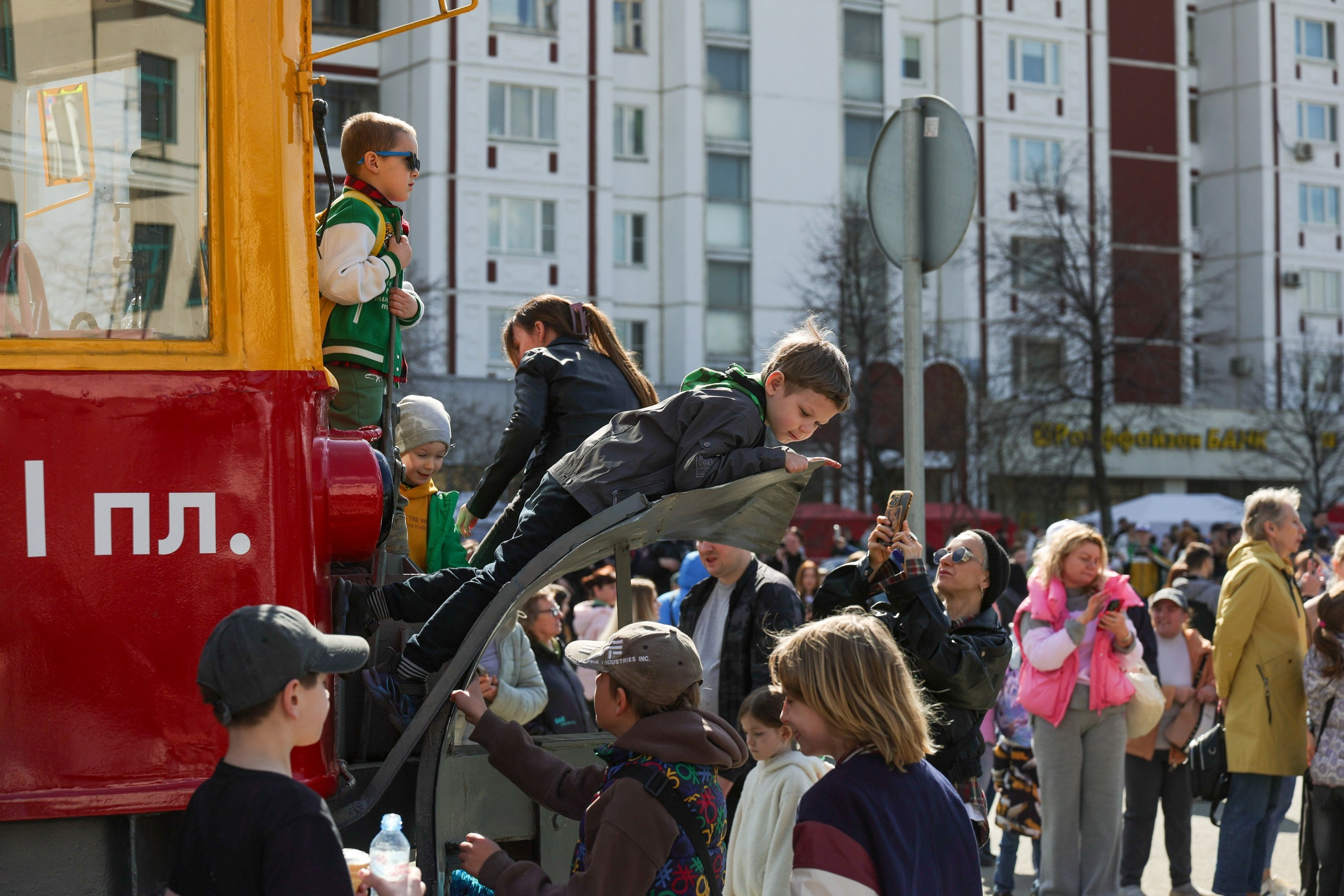 Парад трамваев. Репортажный, архитектурный, театральный и файн-арт фотограф Лена Мельникова в Москве