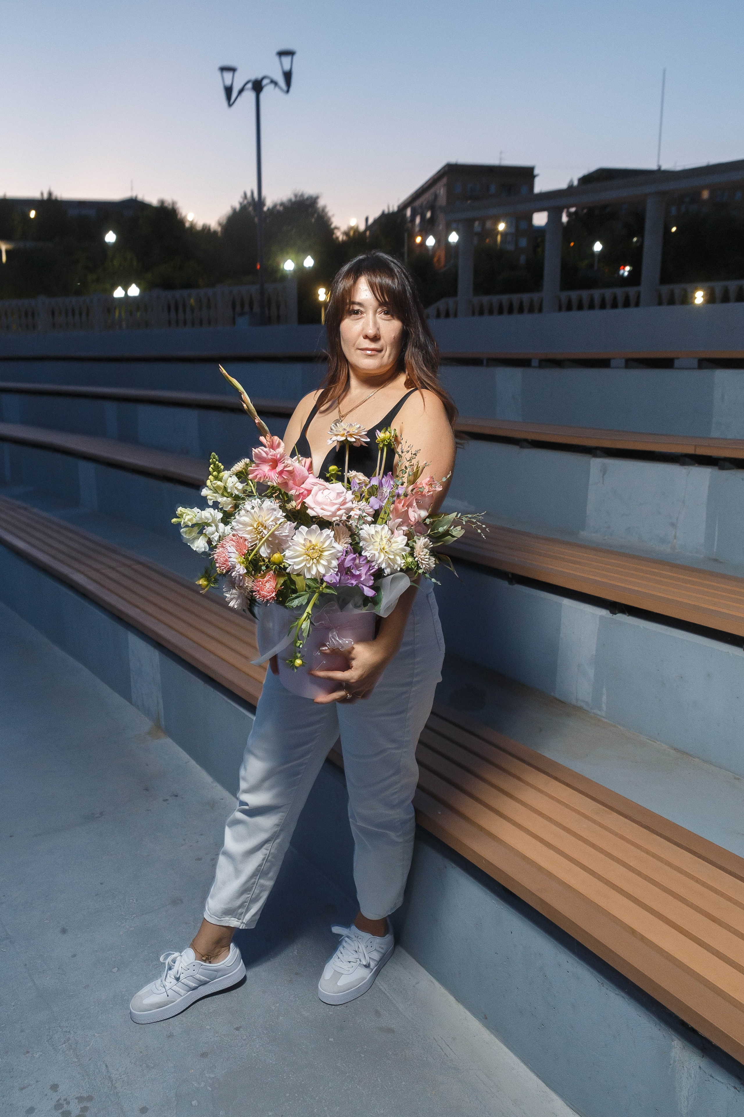 День рождения Оксаны: подруги, набережная, торт, шампанское. Событийный фотограф Максим Бескоровайновнов