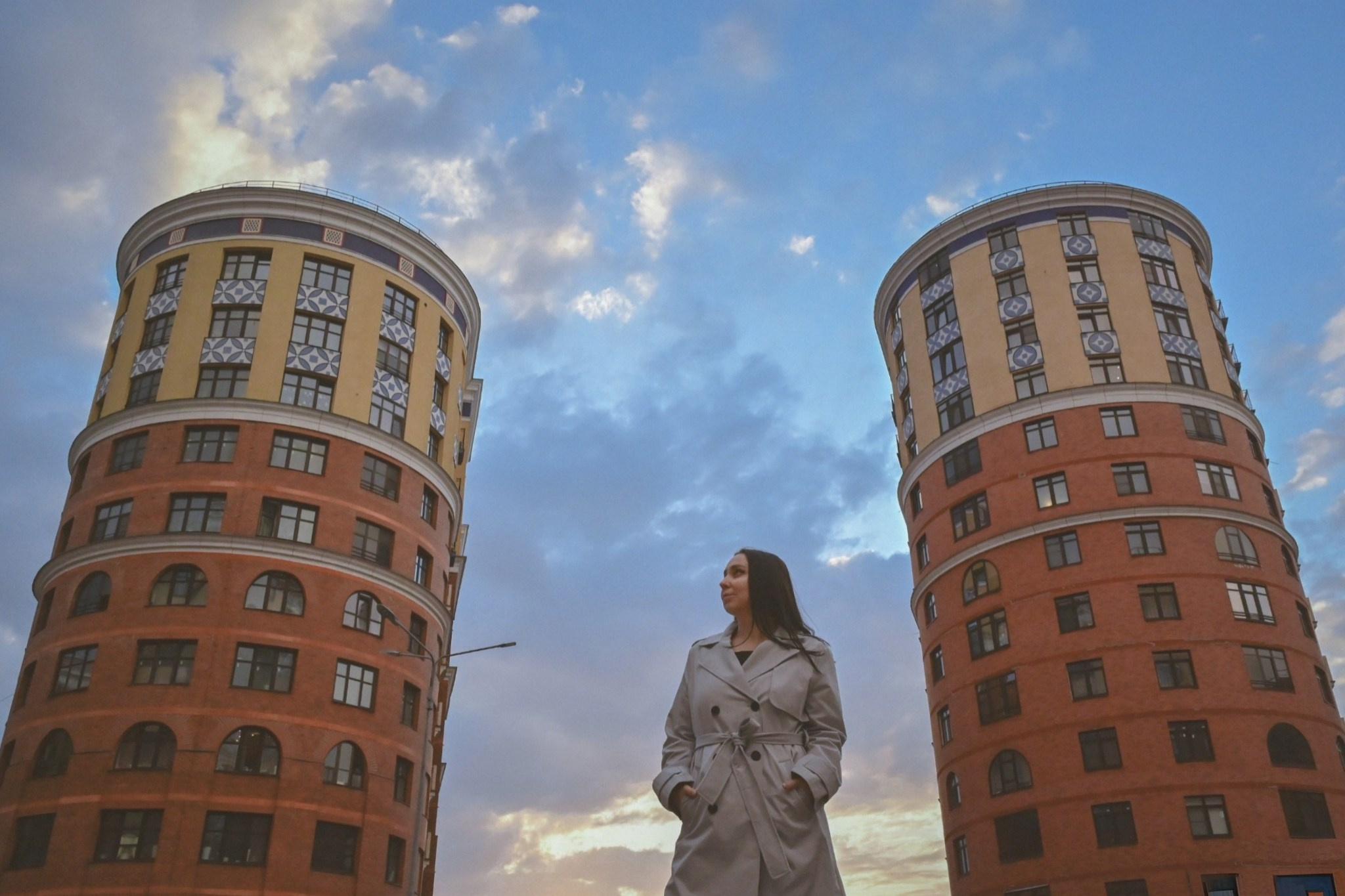 Женская фотосессия в поле с подсолнухами и ромашками. Фотограф в Ярославле Владимир Летуновский