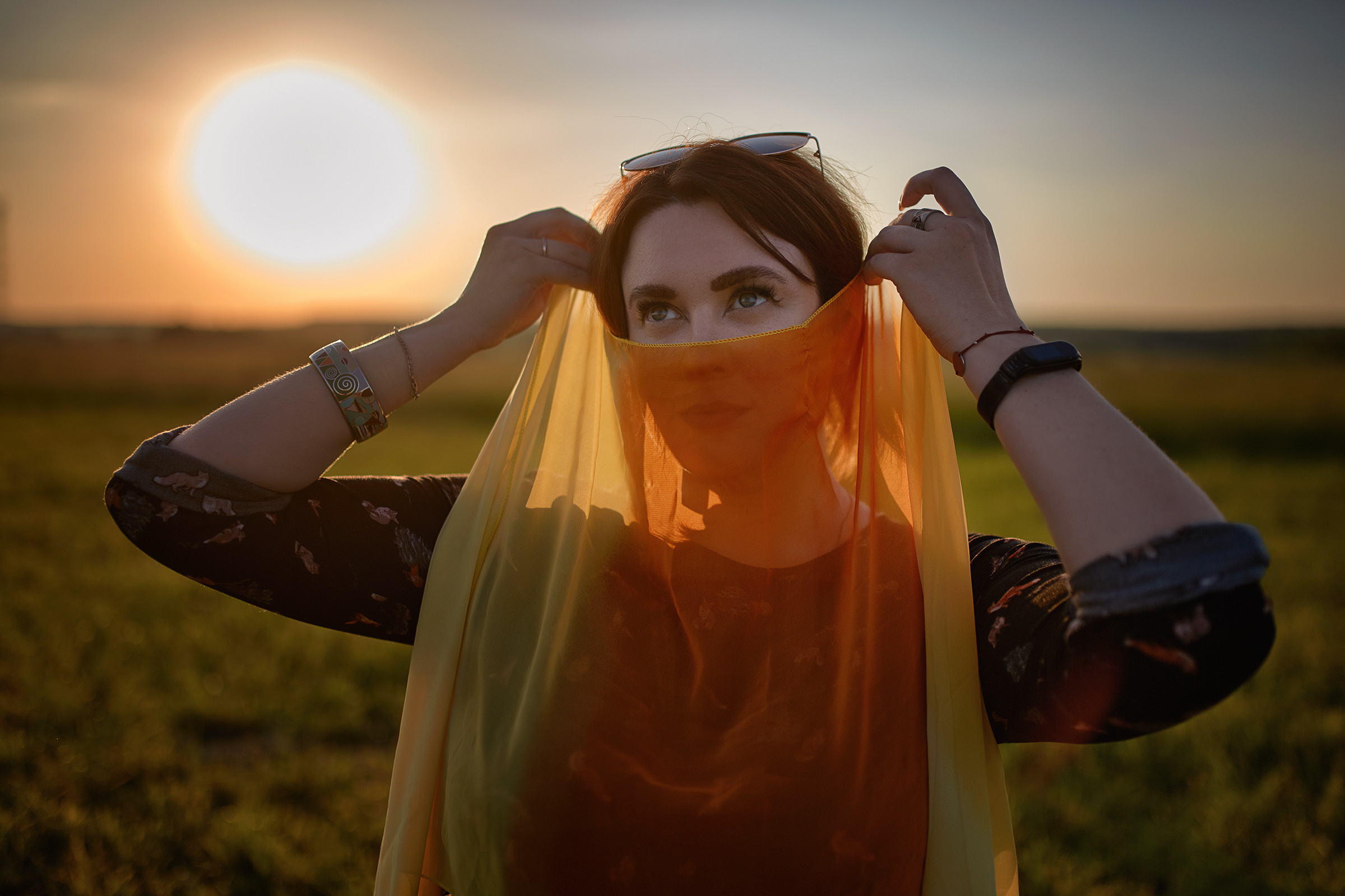 Небо, паралёт и девушка. Фотограф Роман Желтухин