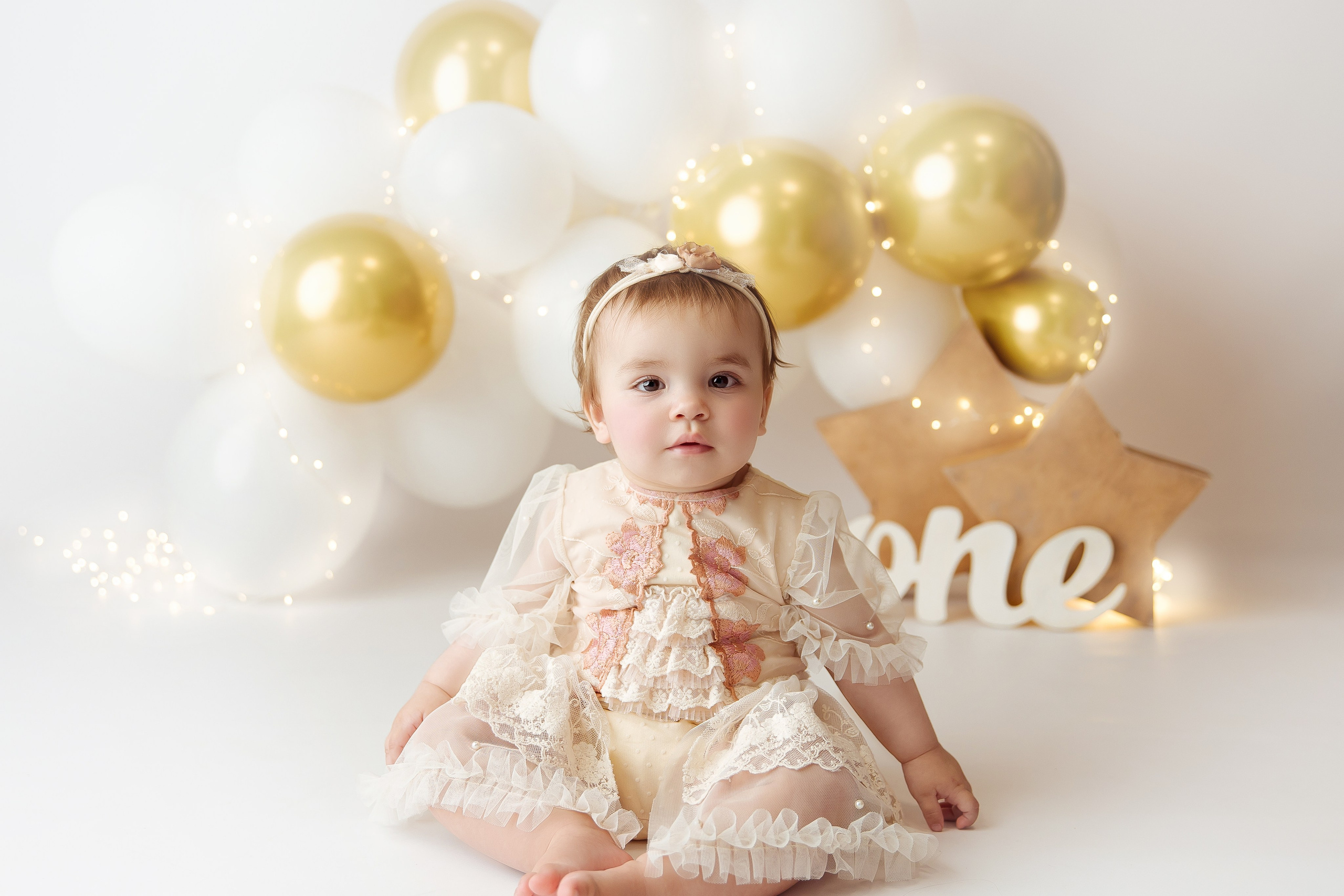 Праздничное оформление. Детский фотограф новорожденных Москва. годики под ключ. своя студия