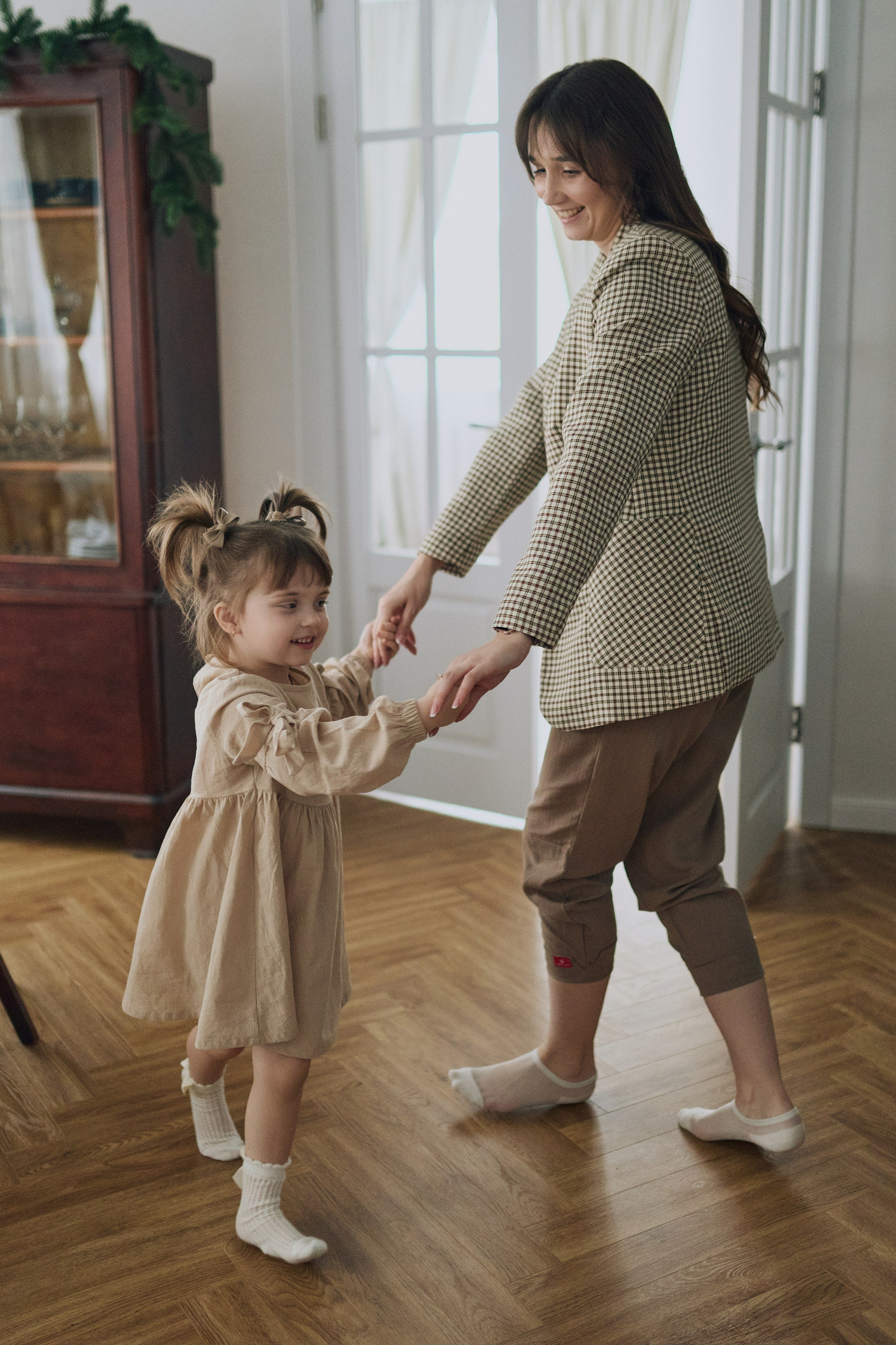 Студийная фотосессия мамы и дочки. Алина Каравайцева. Фотограф в городе Барнаул