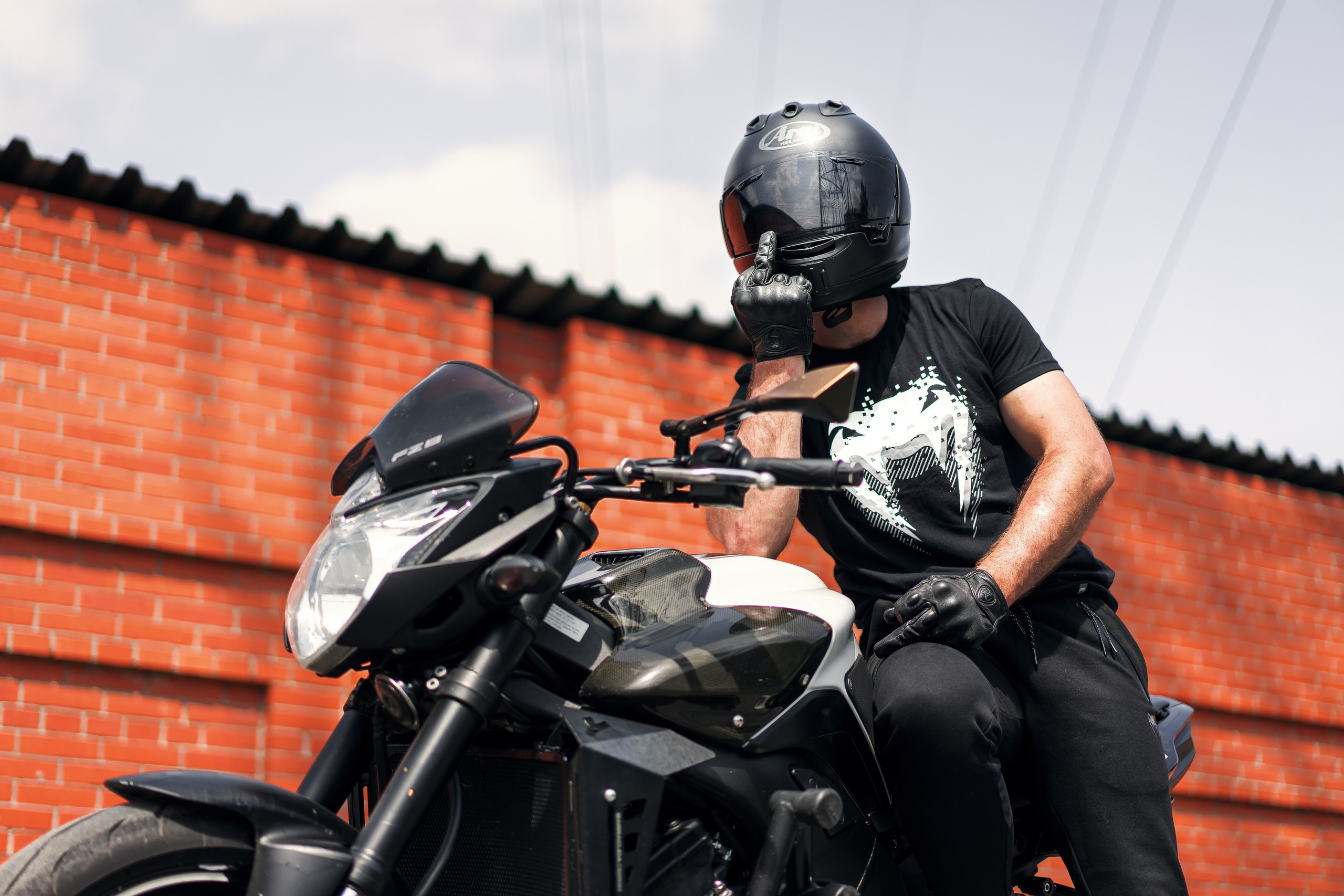 Мужская фотосессия на мотоцикле. Фотограф Екатеринбург Кокшарова Александра