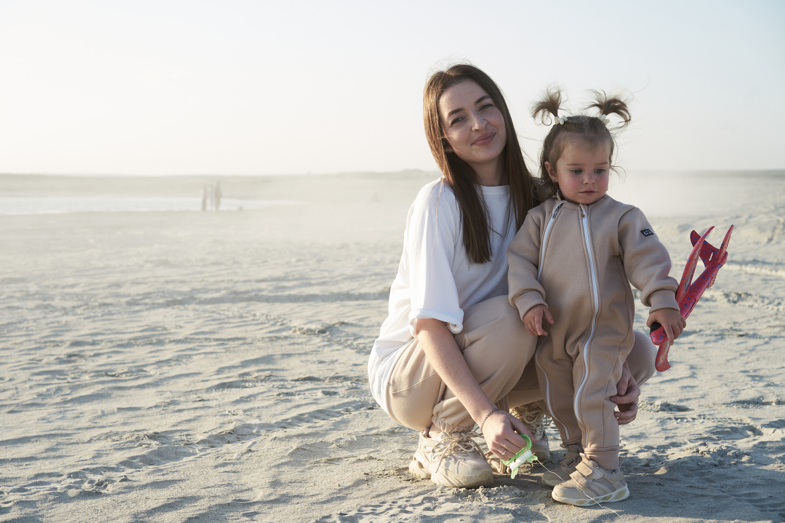 Семейная фотосессия на закате в песках. Фотограф Екатеринбург Кокшарова Александра