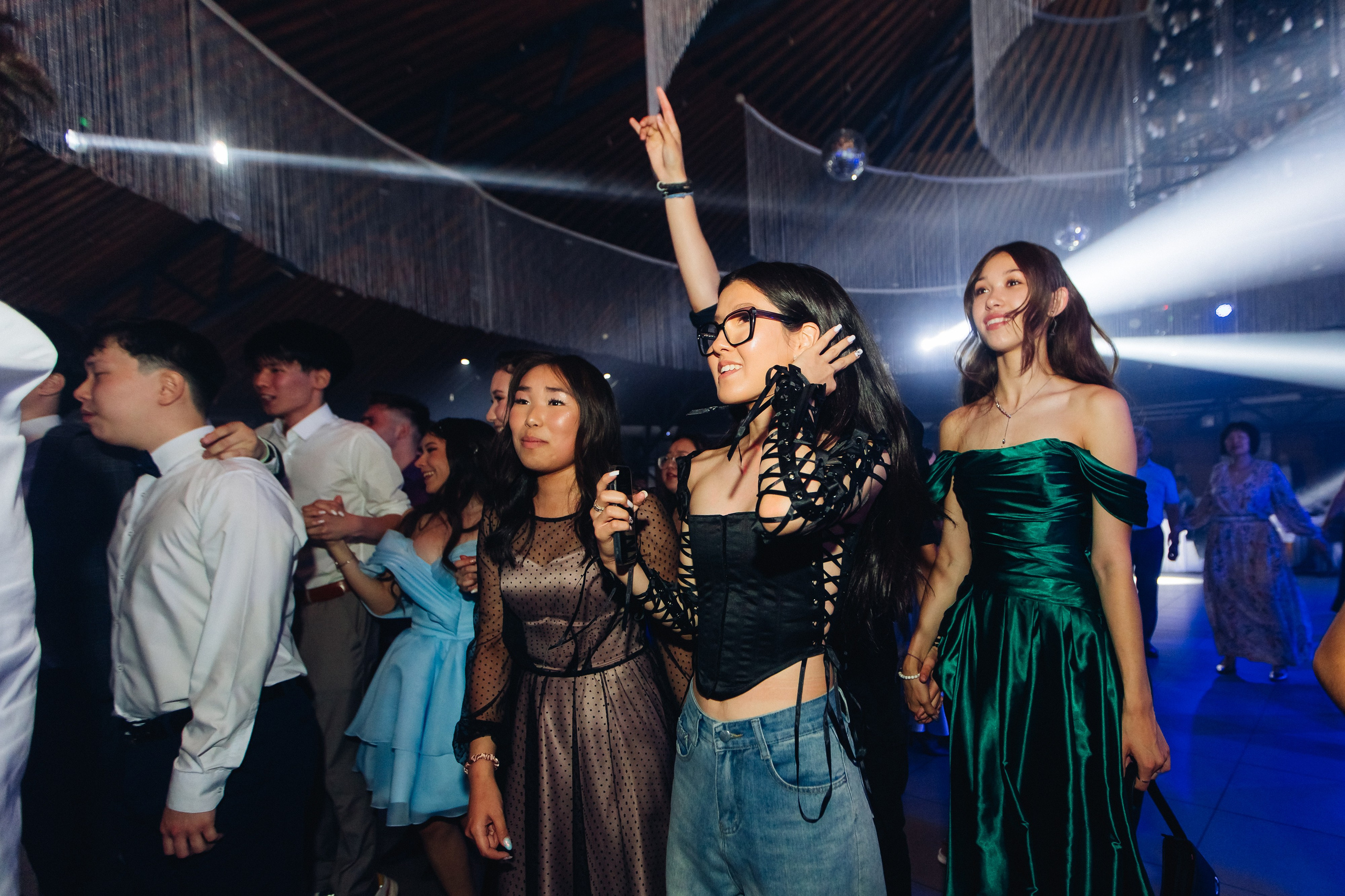 Выпускной вечер. 49 школа. Баран на корове. Свадебный и семейный фотограф в Улан-Удэ