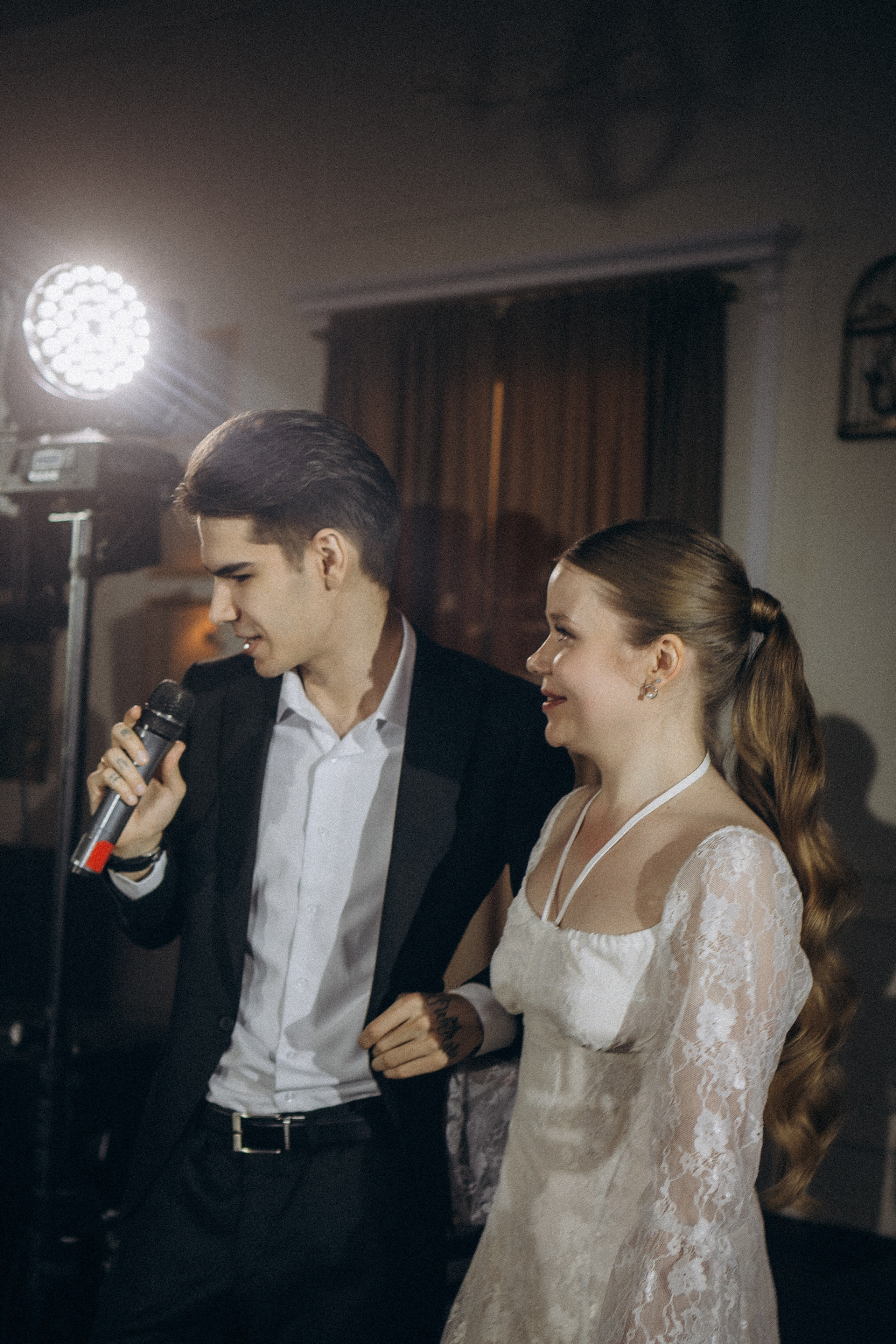 СВАДЕБНАЯ СЬЕМКА СБОРОВ В ОТЕЛЕ И ВЫЕЗД НА ЦЕРЕМОНИЮ (СНЯТО В СИБИРЕ В НИЖНЕВАРТОВСКЕ). Профессиональный фотограф, Санкт-Петербург — Виктория Богомолова