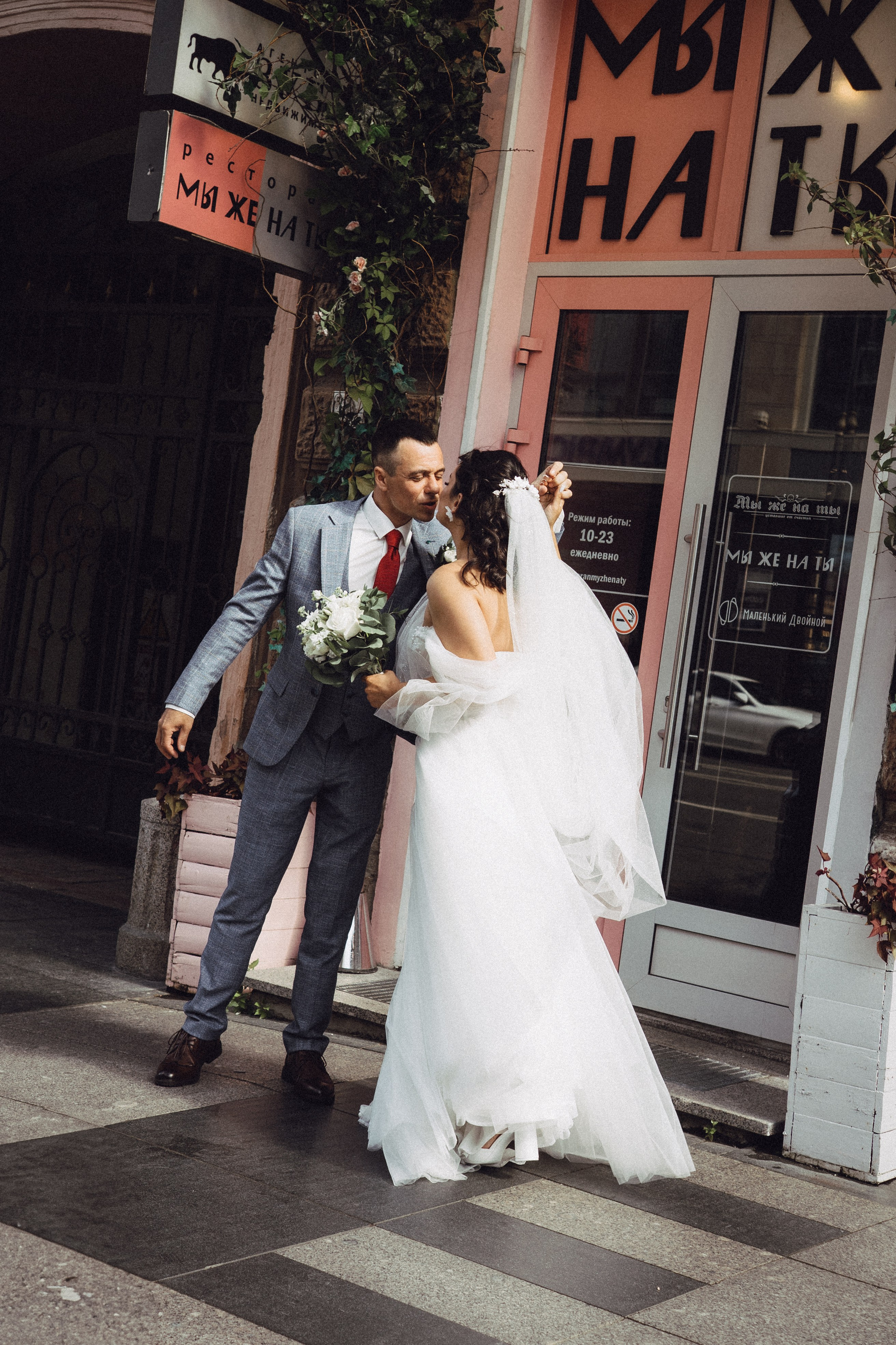 СВАДЕБНАЯ ПРОГУЛКА РЕСТОРАН МЫ ЖЕ НА ТЫ И ФОТОСЕССИИЯ С АВТОМОБИЛЕМ. Профессиональный фотограф, Санкт-Петербург — Виктория Богомолова