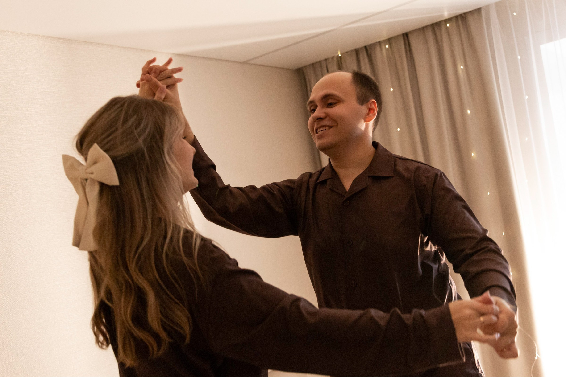 Распаковывать подарки. Свадебный фотограф Марьям Сайфулина г. Красноярск