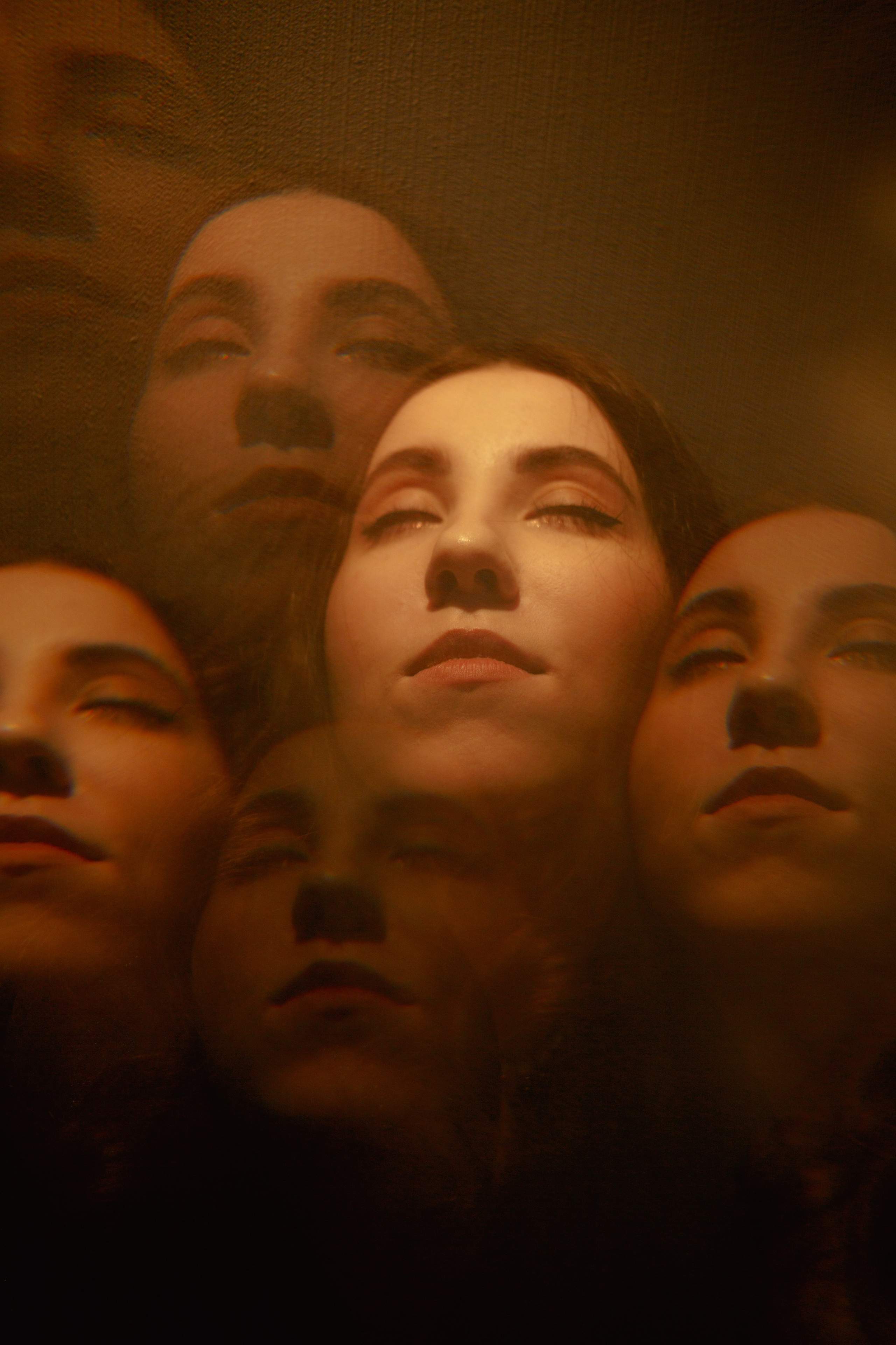 Танцуй. Сюрреализм. Чувственность. Арт-фотограф Крис Л. в Тобольске: портрет, семейные, свадьбы