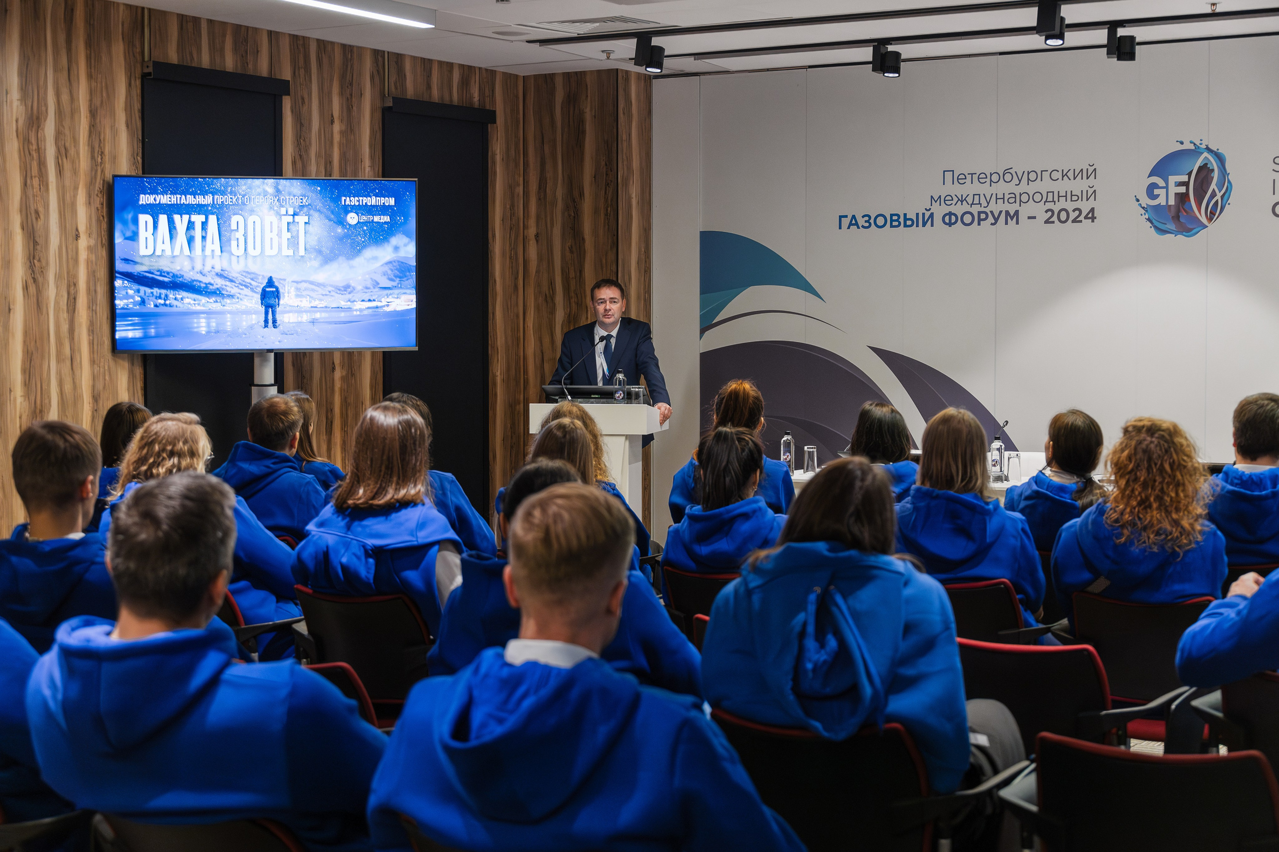 Фотосъемка ПМГФ 2025 в СПб | Репортаж для энергетической отрасли