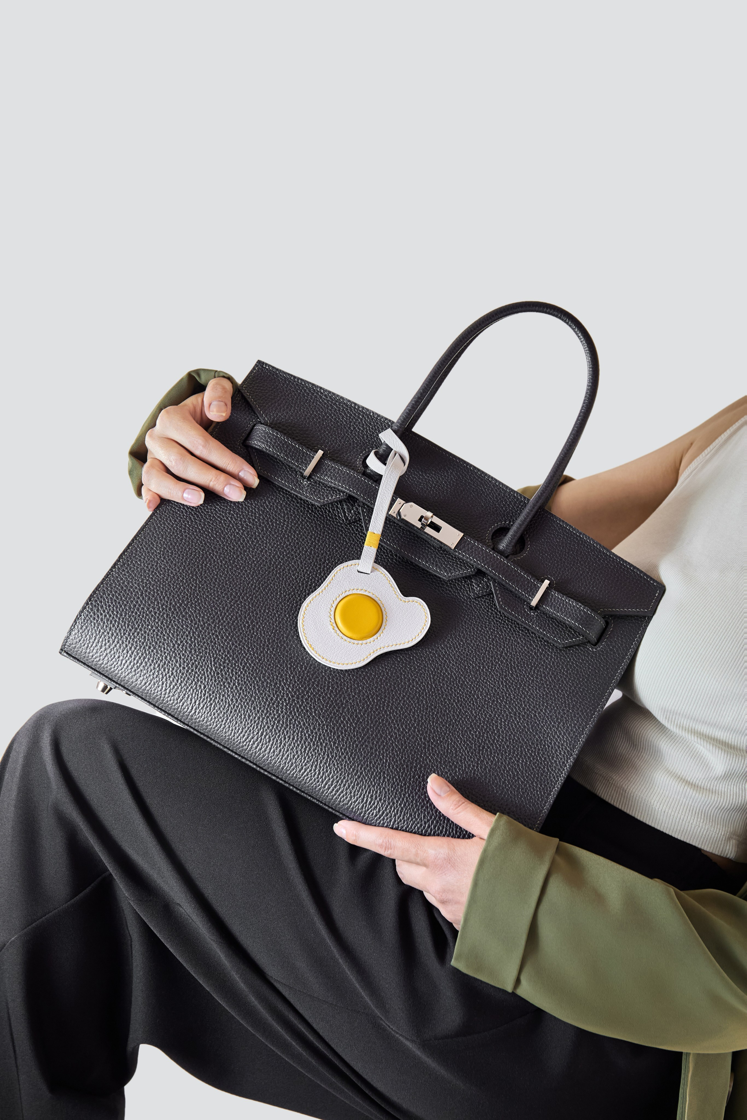 Предметная рекламная каталожная съемка сумок с моделью под ключ Москва