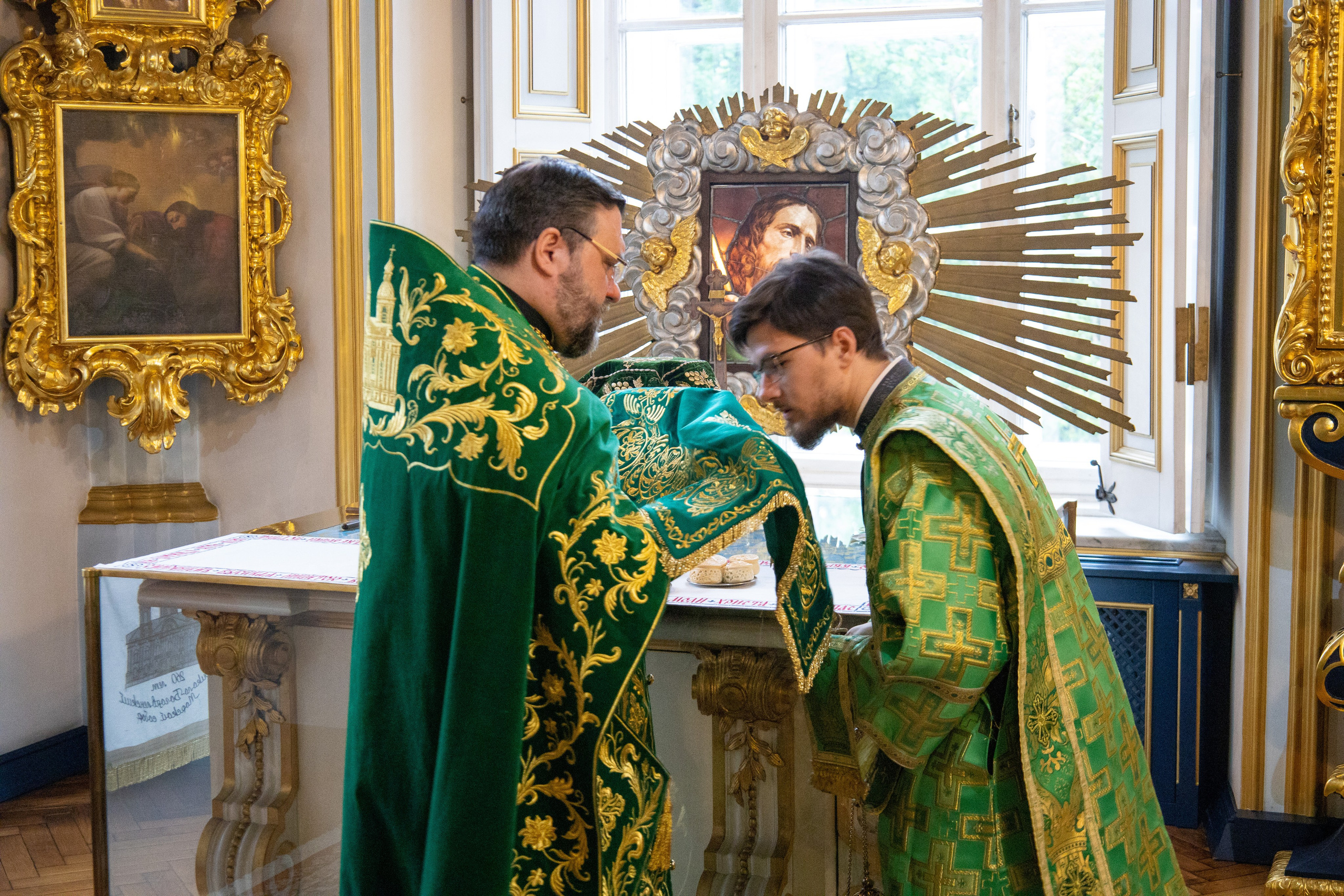 ДЕНЬ СВЯТОЙ ТРОИЦЫ. ПЯТИДЕСЯТНИЦА. НИКОЛО-БОГОЯВЛЕНСКИЙ МОРСКОЙ СОБОР