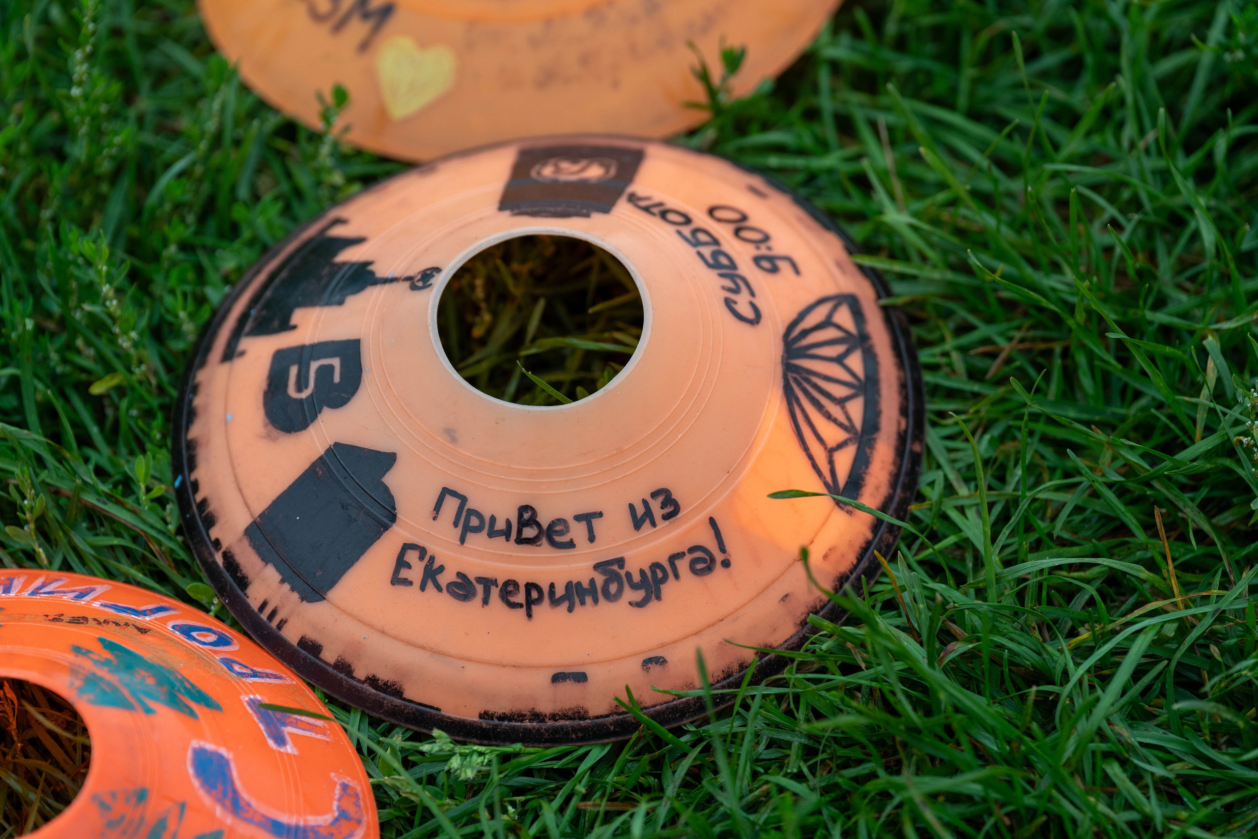 Спортивный фотограф Санкт-Петербург — стартовые конусы субботней пробежки 