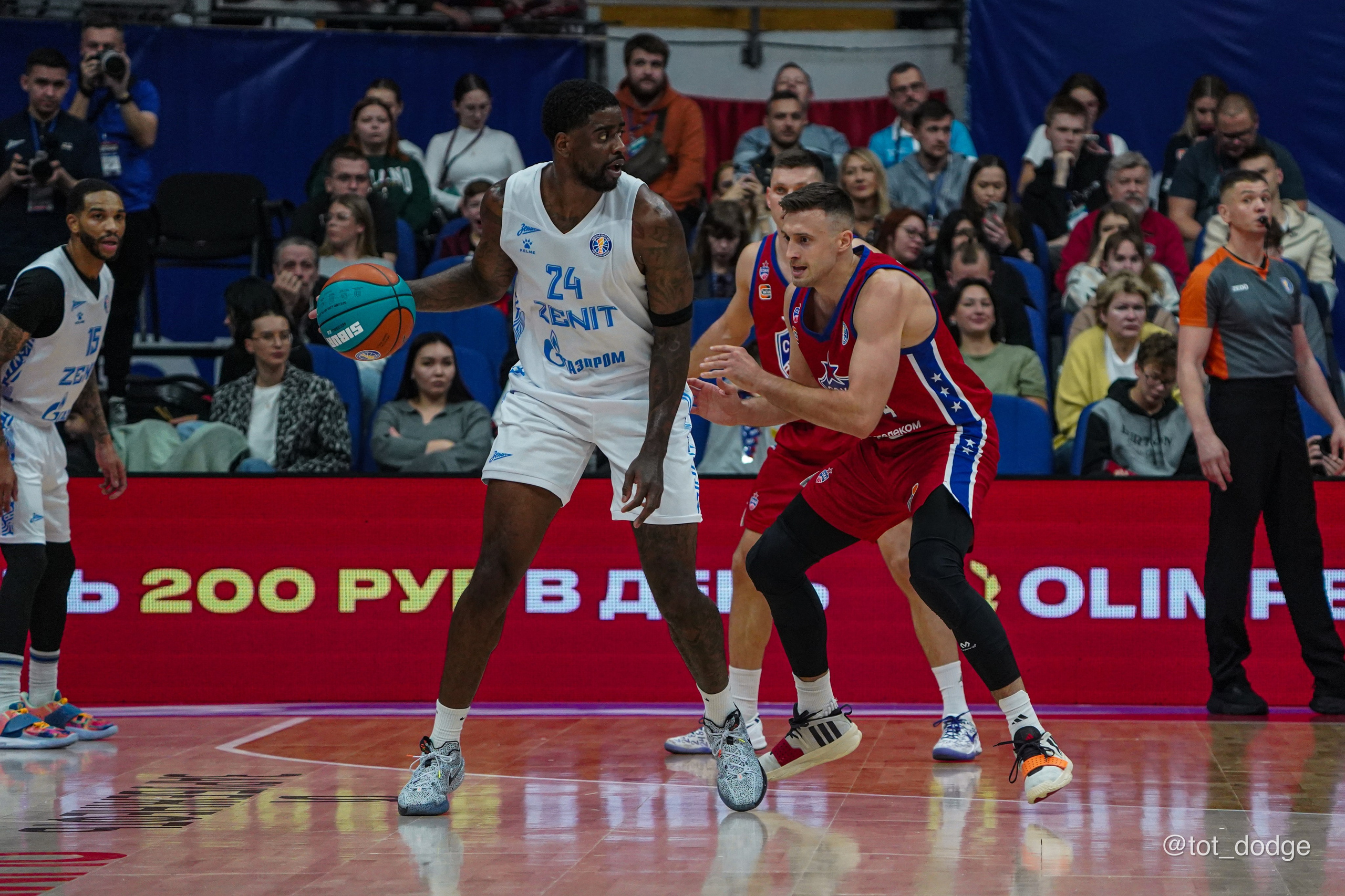 Баскетбол. ЦСКА-Зенит (13.10.24). Автомобильный фотограф Шакая Кирилл