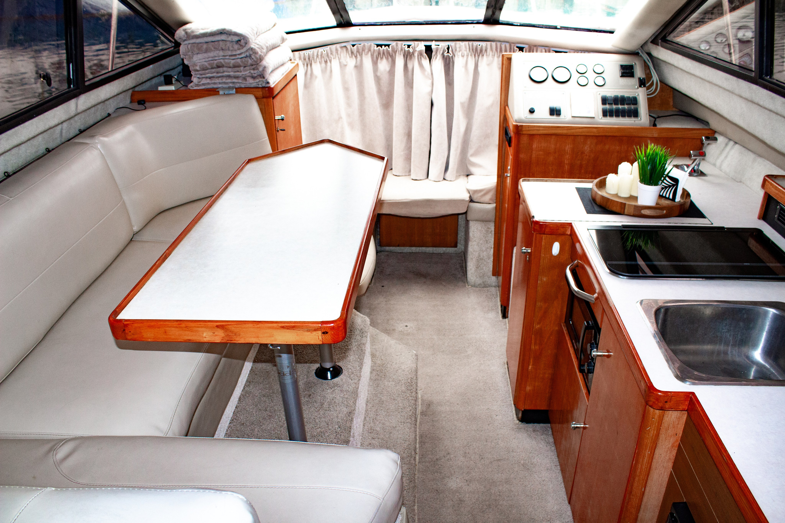 ДВУХПАЛУБНЫЕ ЯХТЫ В СОЧИ. Аренда Яхт в Сочи от Эконом до Премиум Класса