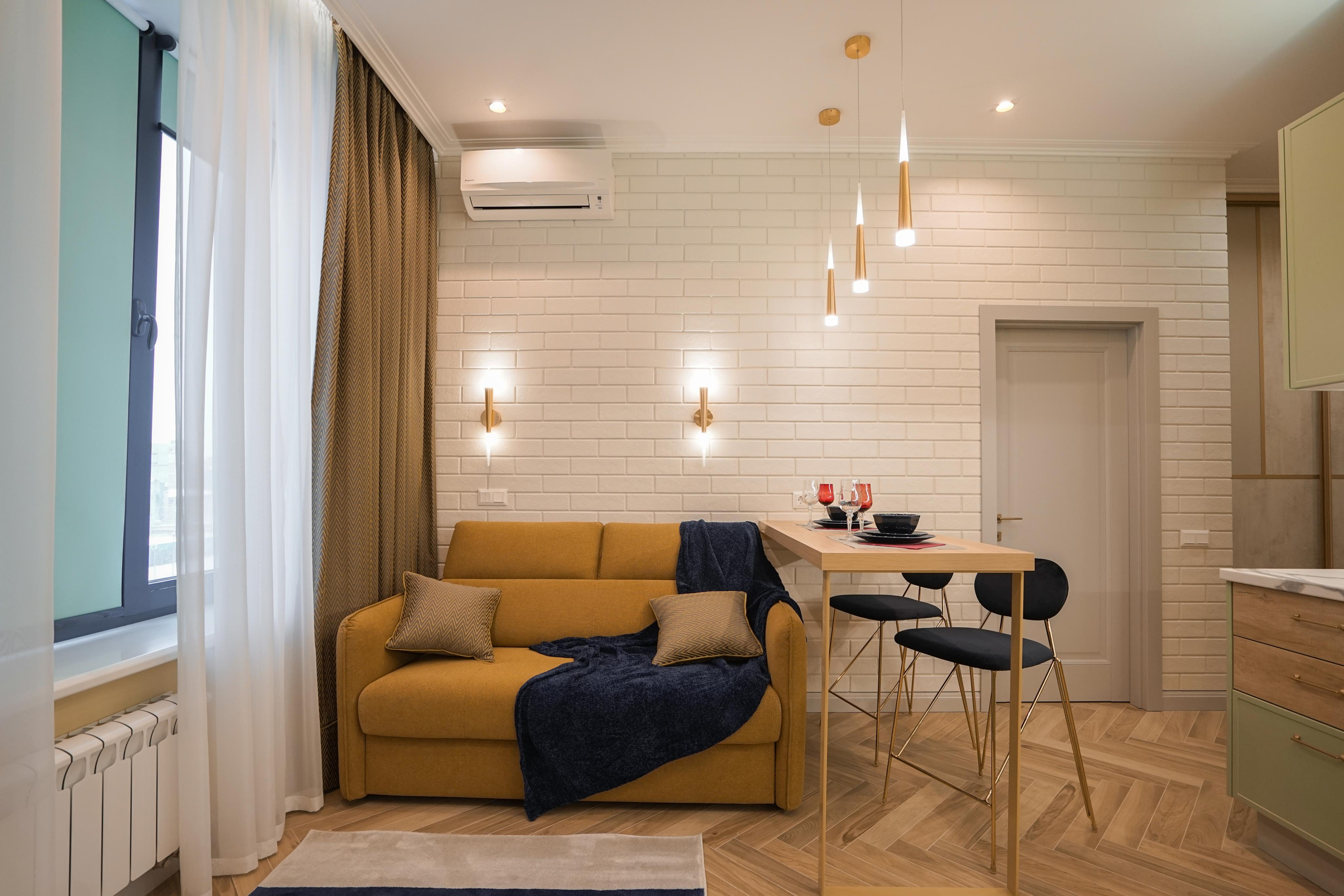 Небольшая кухня с обеденной зоной