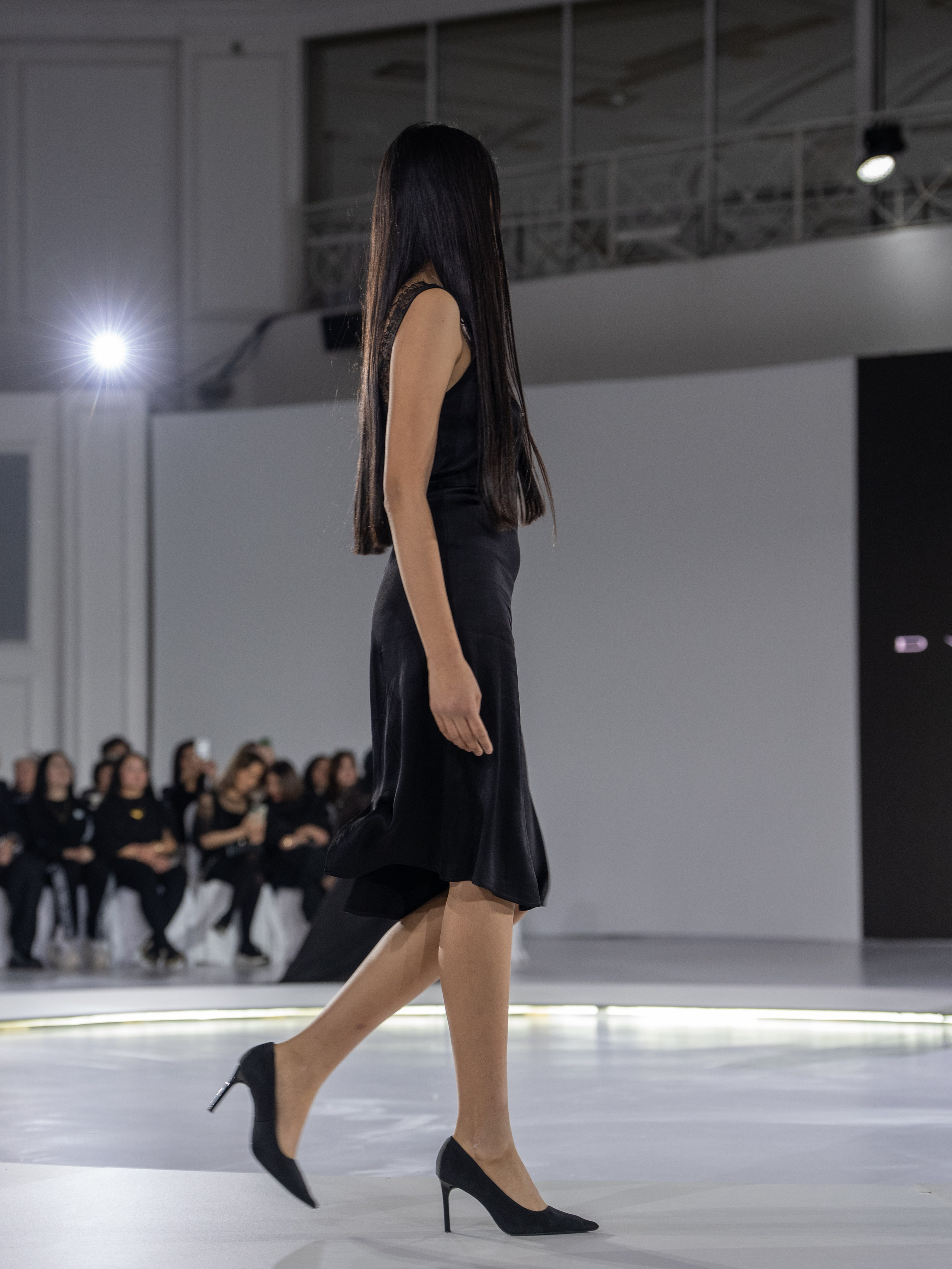 Дизайн DVALI. Сайт Алматинского НЮ АРТ, будуар и фэшн фотографа Дениса Карпенко