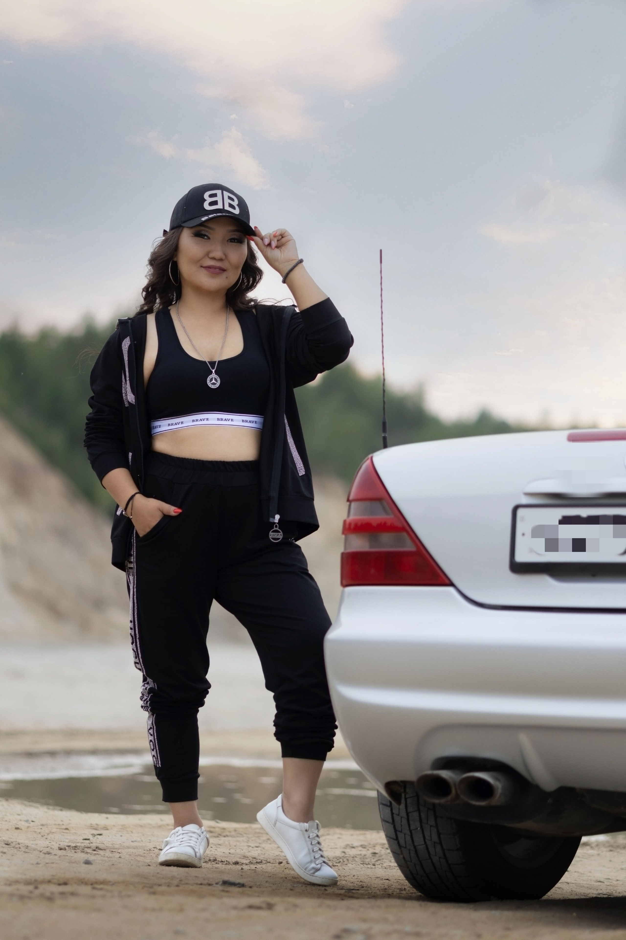 Девушка в машине. Фотограф Якутск Зоя Николаева