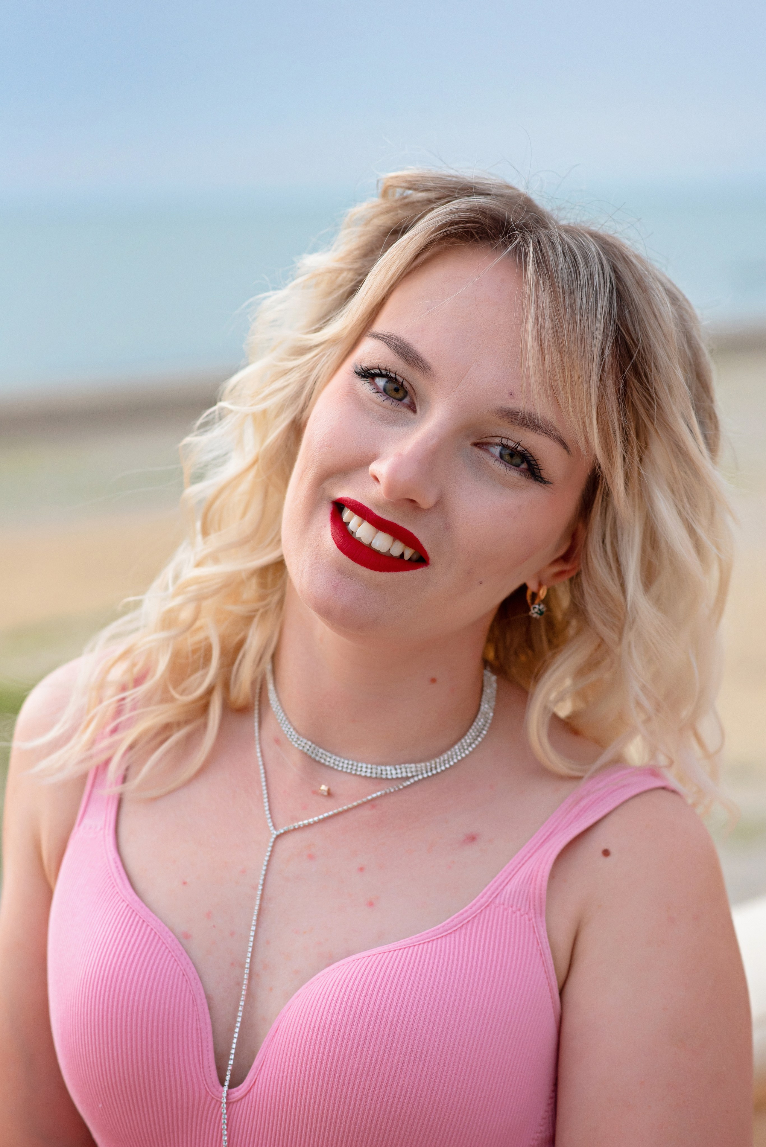 С шарами у моря. Детский и семейный фотограф выпускной альбом Приморско-Ахтарск