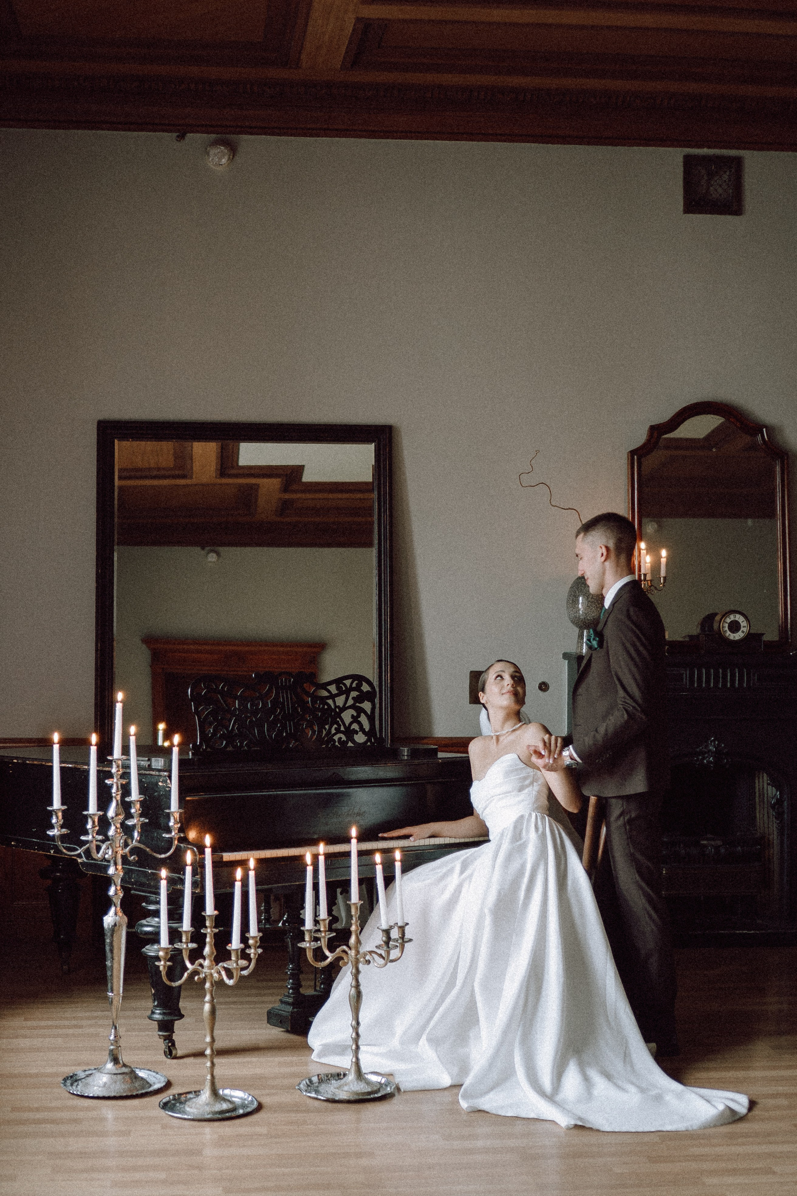 СВАДЕБНАЯ ПРОГУЛКА В САНТК-ПЕТЕРБУРГЕ (ИСАКИЕВСКИЙ СОБОР, ЗИМНЯЯ КАНАВКА, ЭРМИТАЖ И БОЛЬШАЯ МОРСКАЯ УЛИЦА). Профессиональный фотограф, Санкт-Петербург — Виктория Богомолова