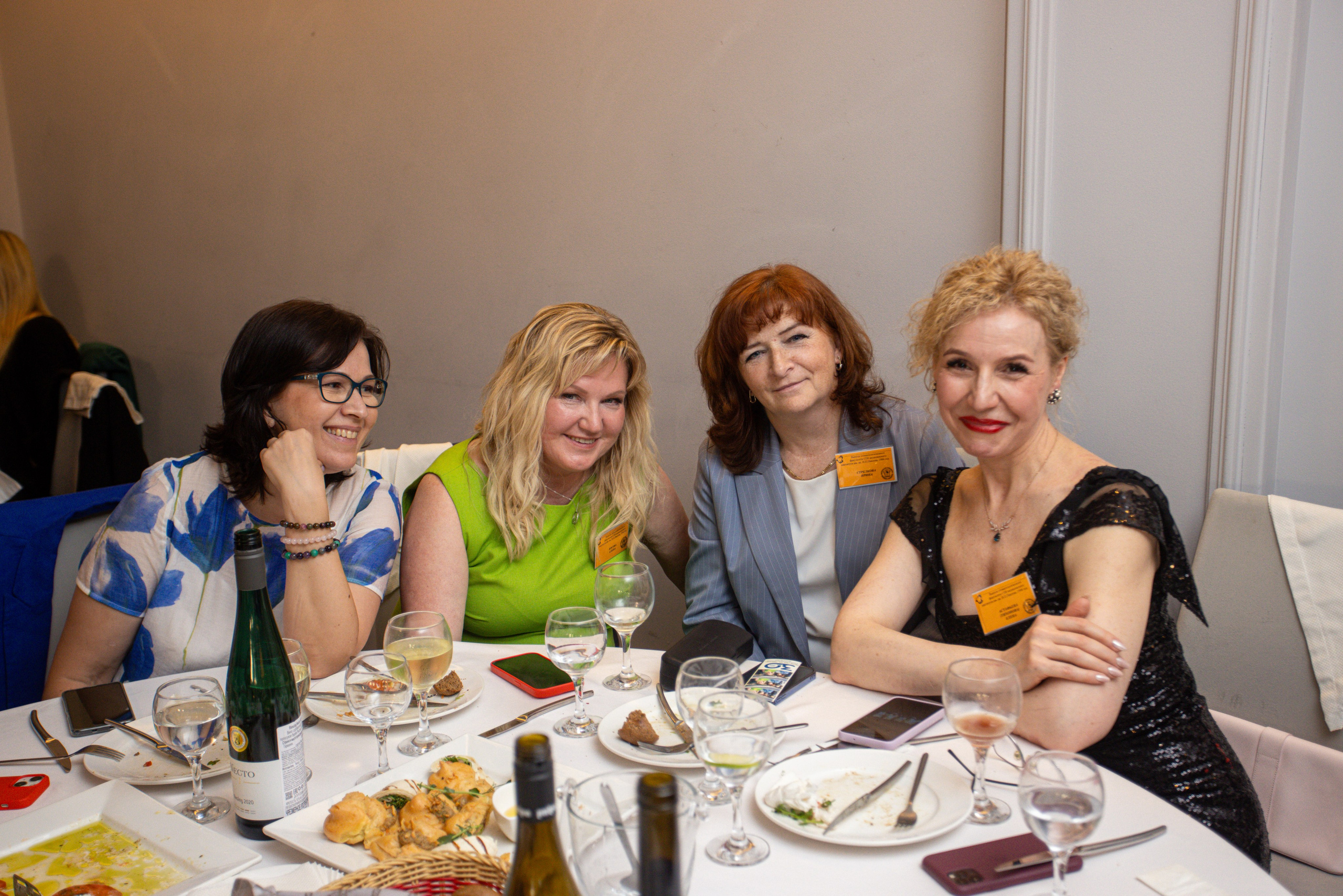 Встреча выпускников. Стоматологи СПб. Семейный фотограф в Вышнем Волочке — Ульяна Иванова | Фотосессии для всей семьи