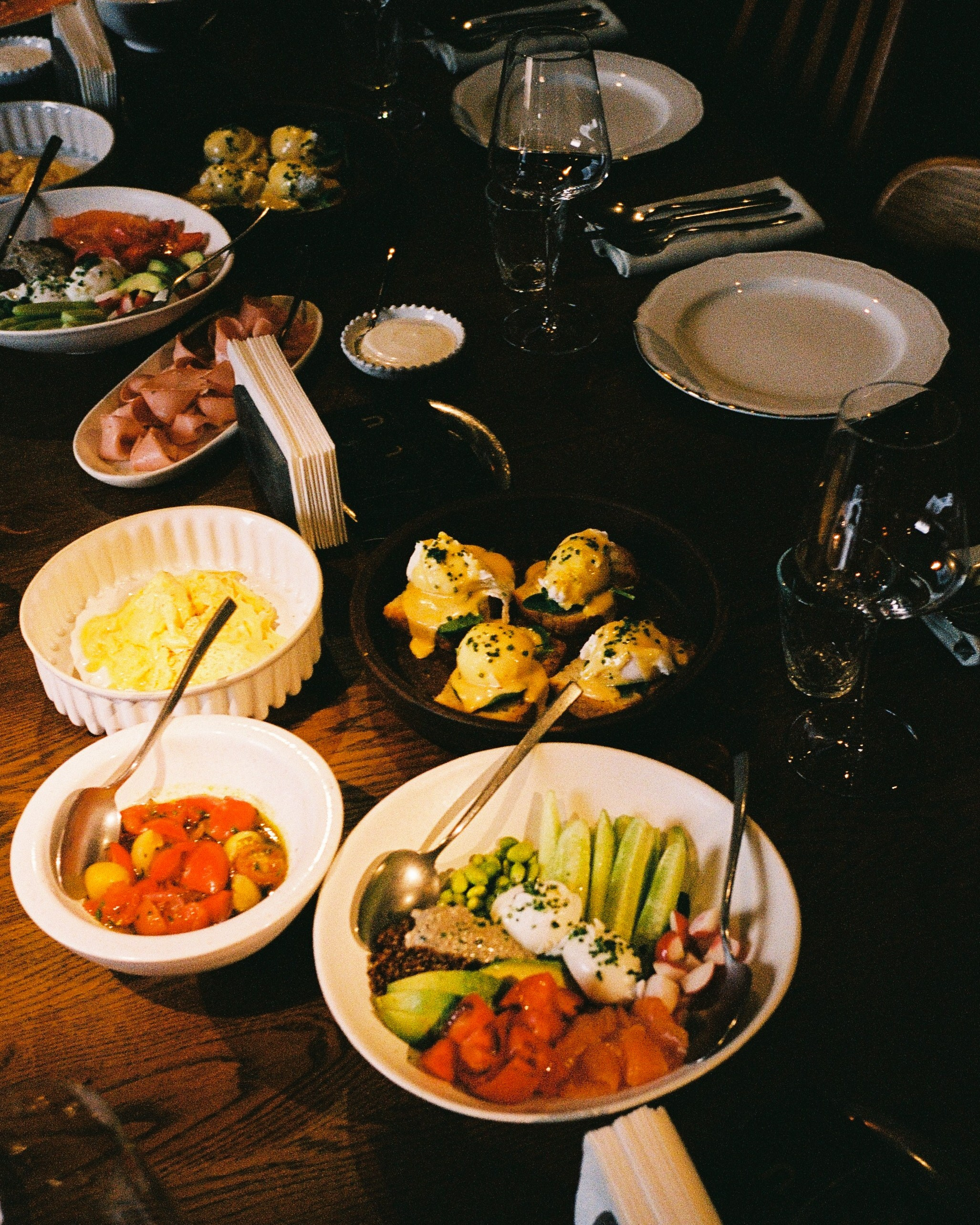 Floral brunch. Raeva iya