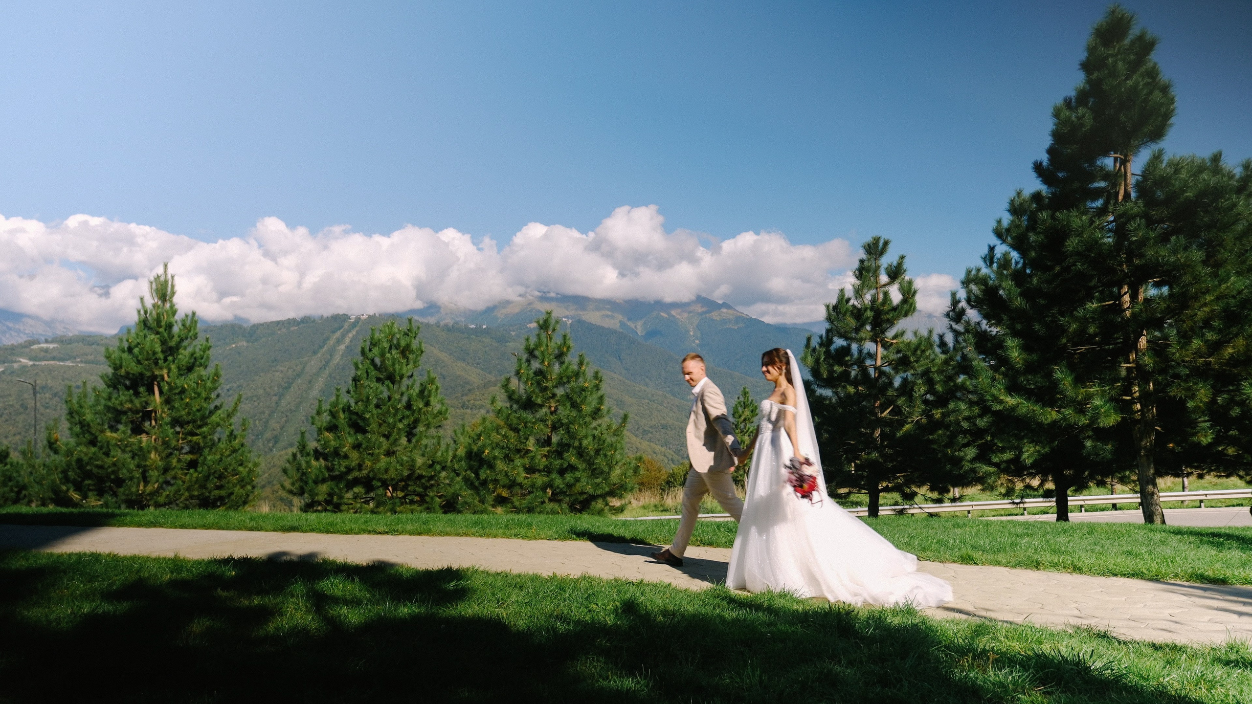 Две Здезды — Храм 19 века. Свадебный Видеограф Фотограф в Сочи