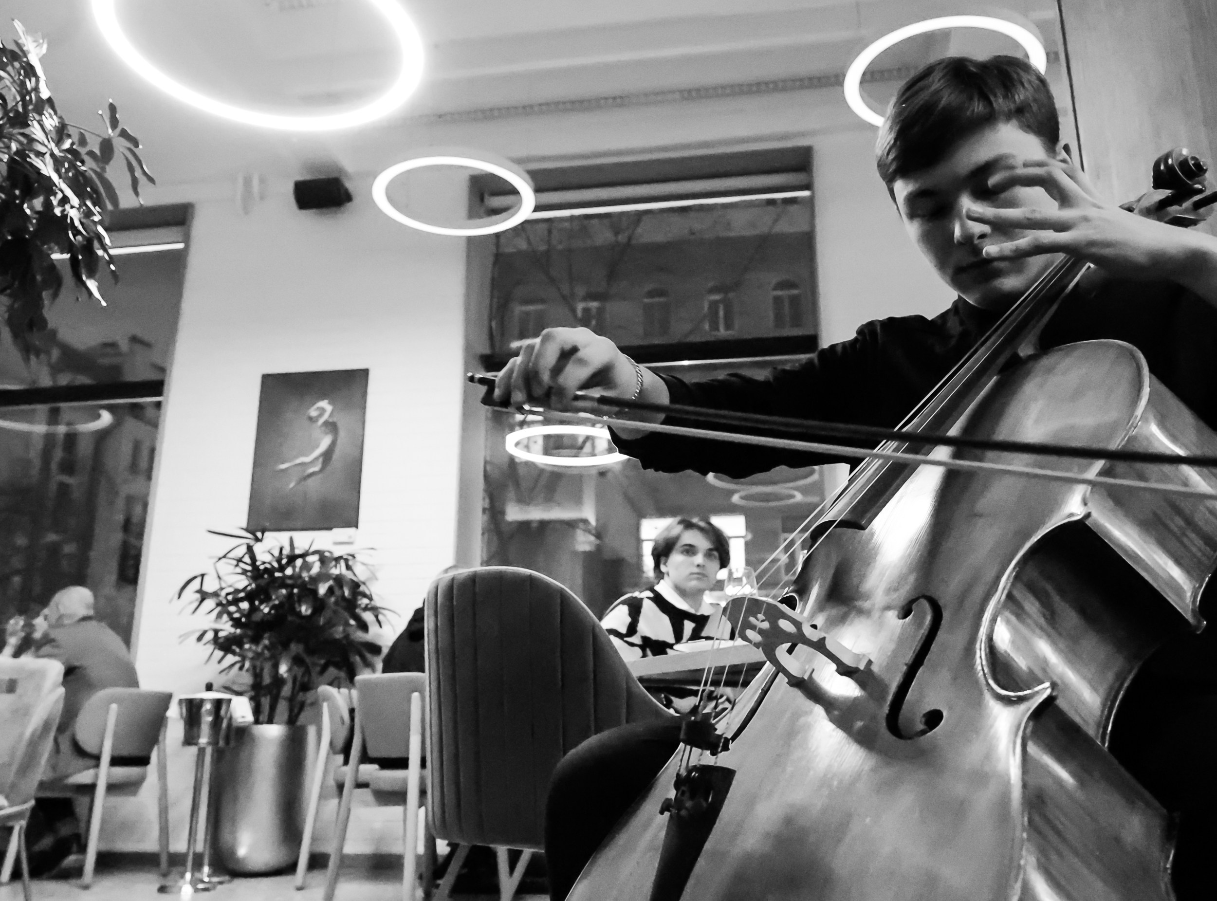 Фотография о музыке, музыкантах и их руках, магию создающих. Репортажный, архитектурный, театральный и файн-арт фотограф Лена Мельникова в Москве