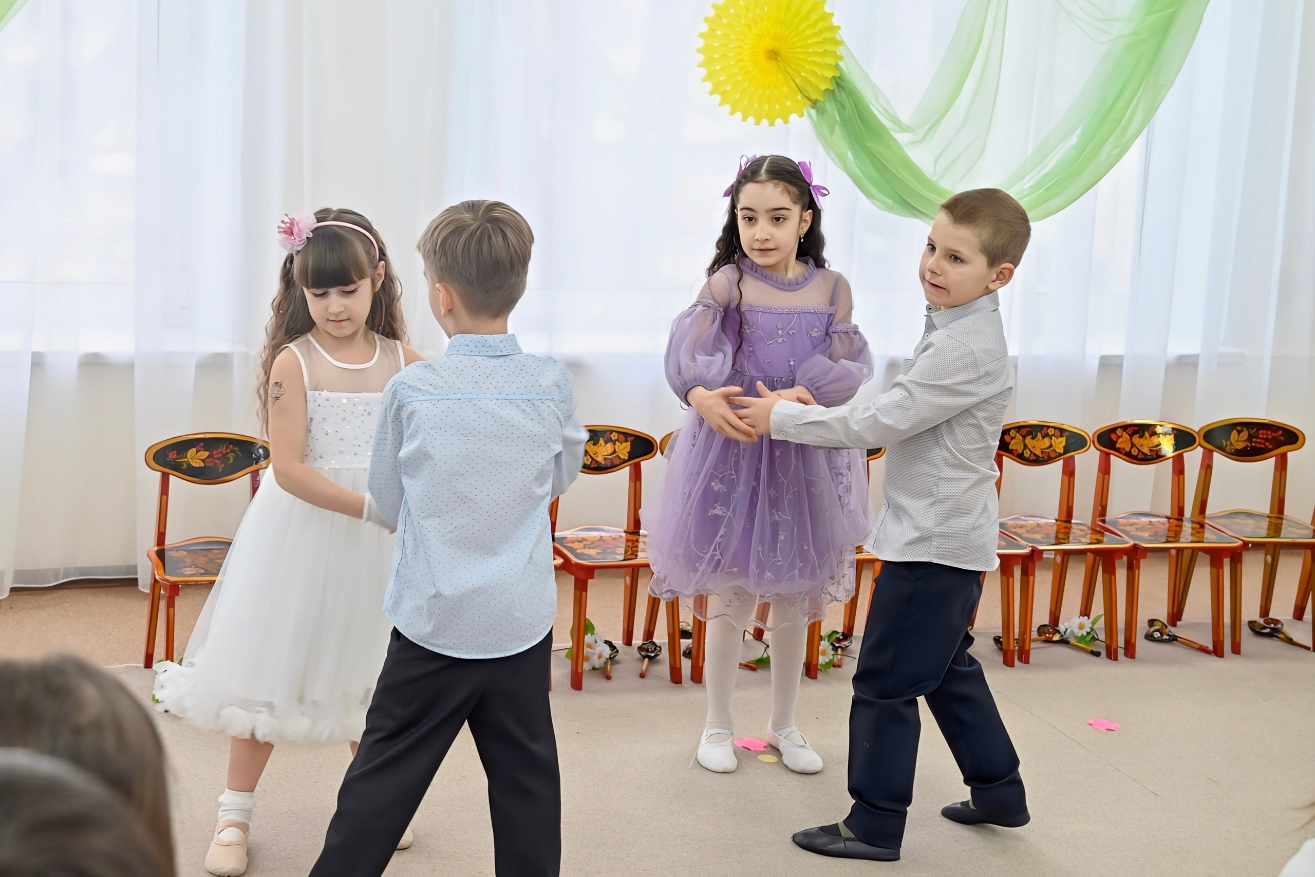 Праздник в группе Цветик семицветик. Семейный и детский фотограф Москва