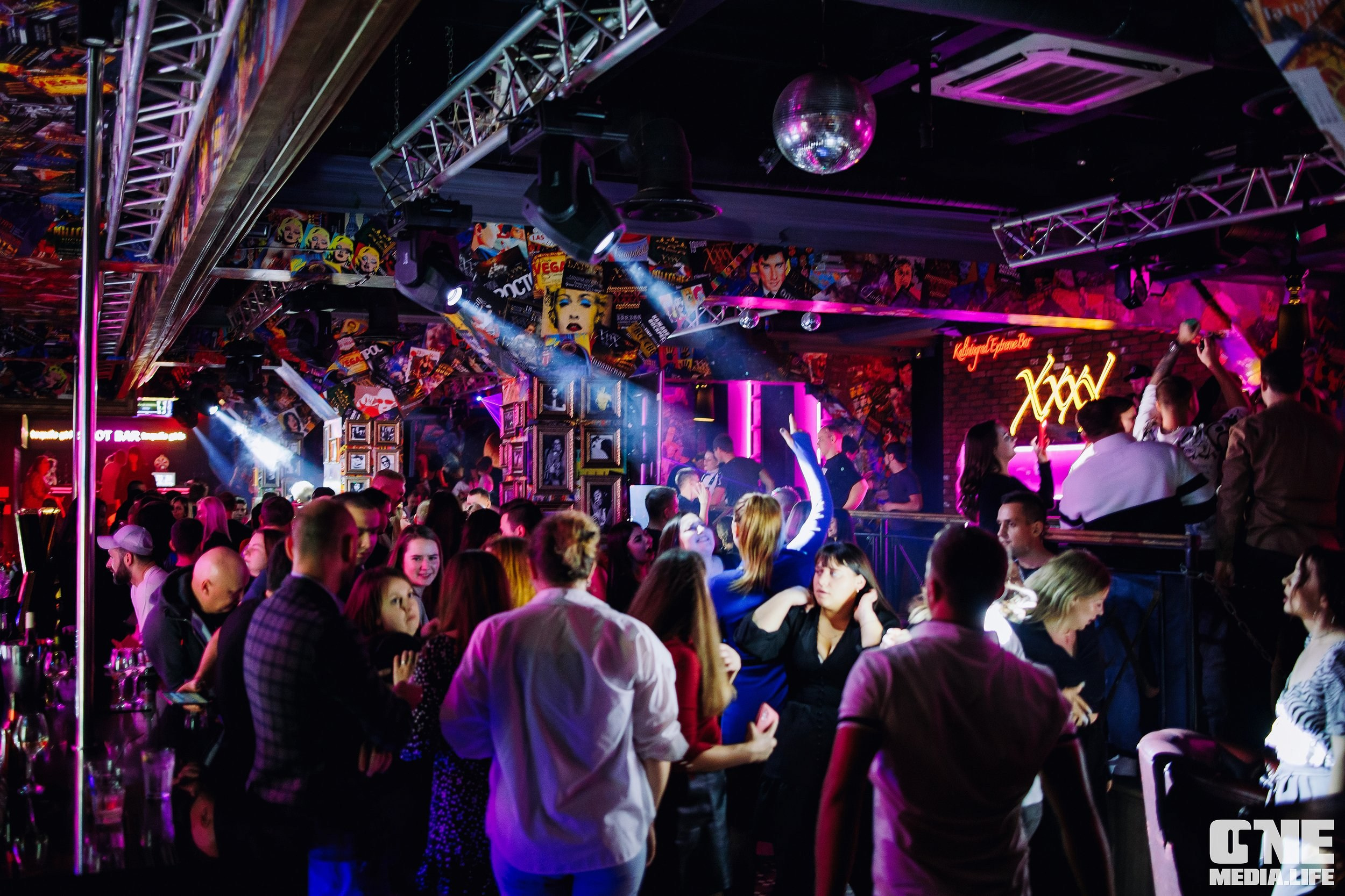 Фоторепортаж из бара XxxX. One Media Life: фоторепортажи, фотоотчеты с мероприятий и заведений