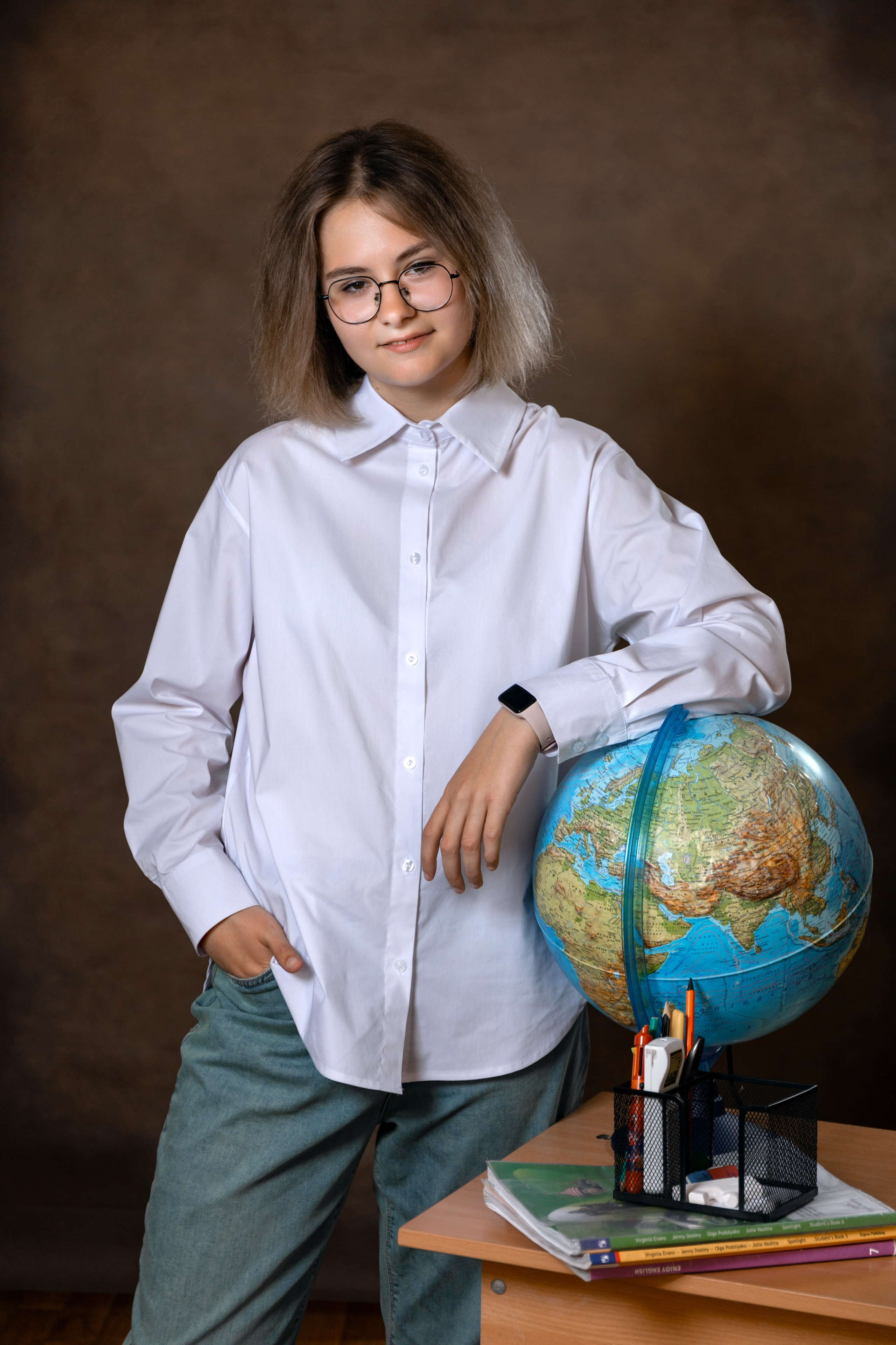 Портрет на коричневом холсте. Правильный Выпускной Альбом