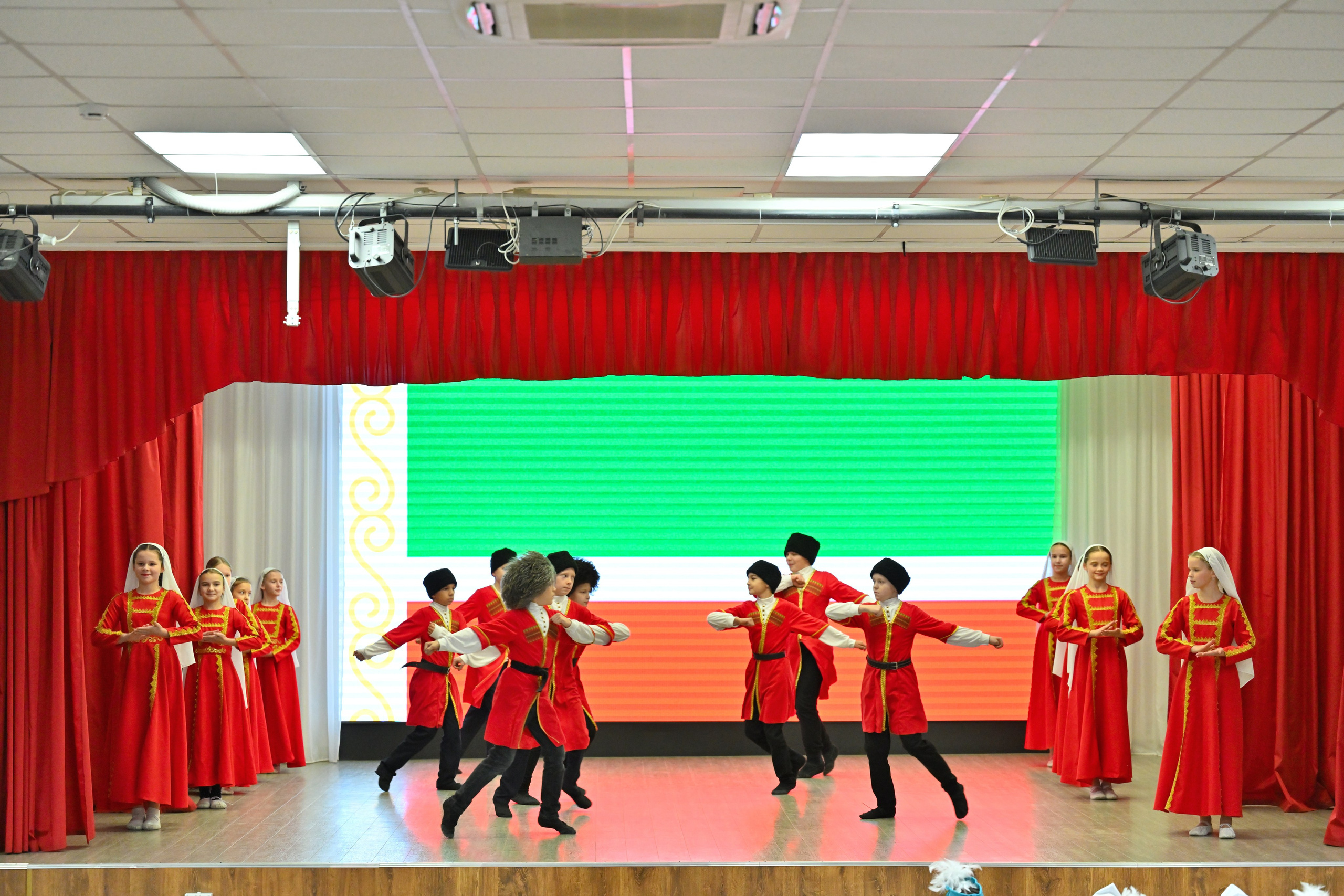 2025-11-21 День семьи 127. Снежинск фото Андрианов