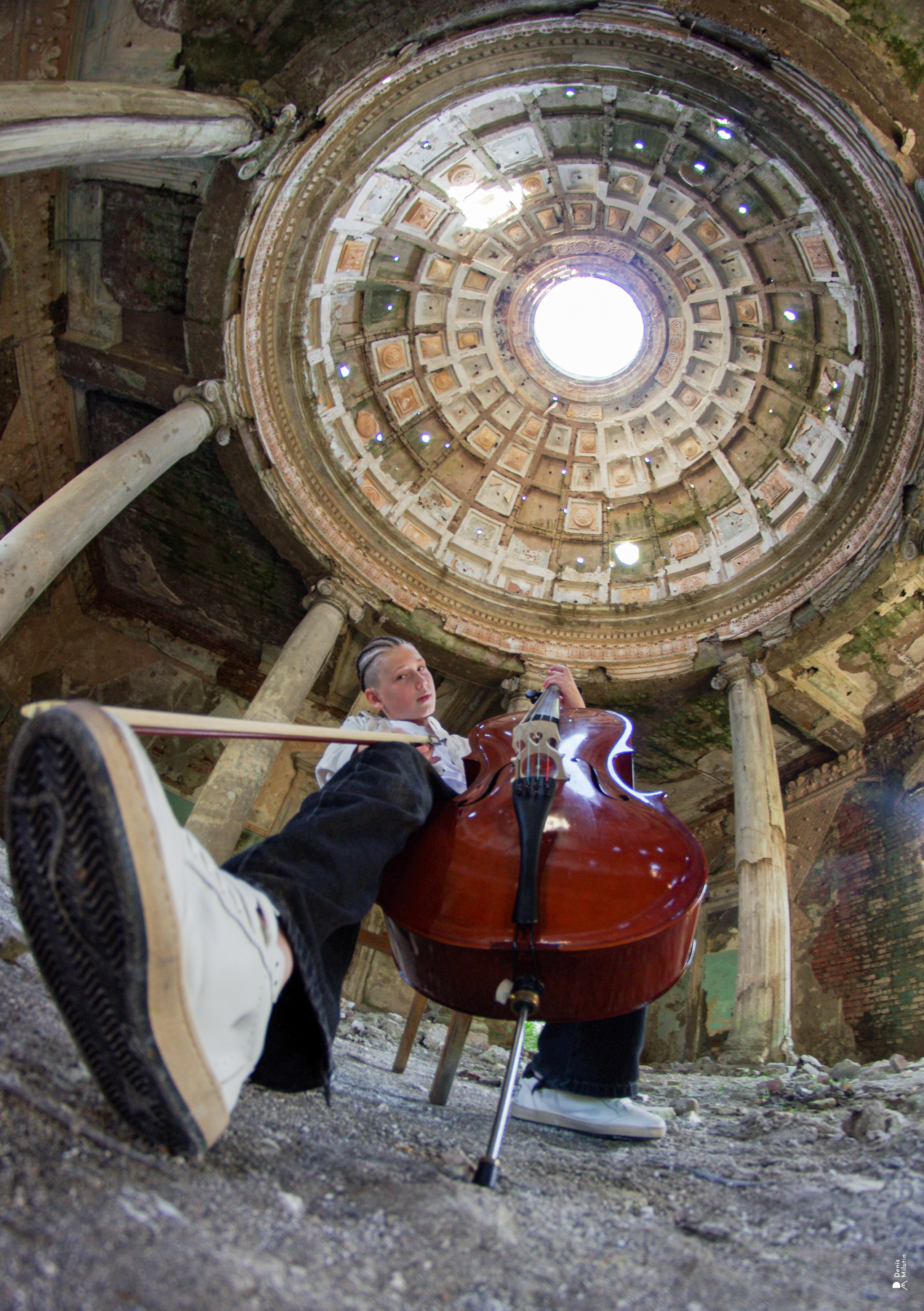 Виолончелист. Портретный фотограф Денис Милютин