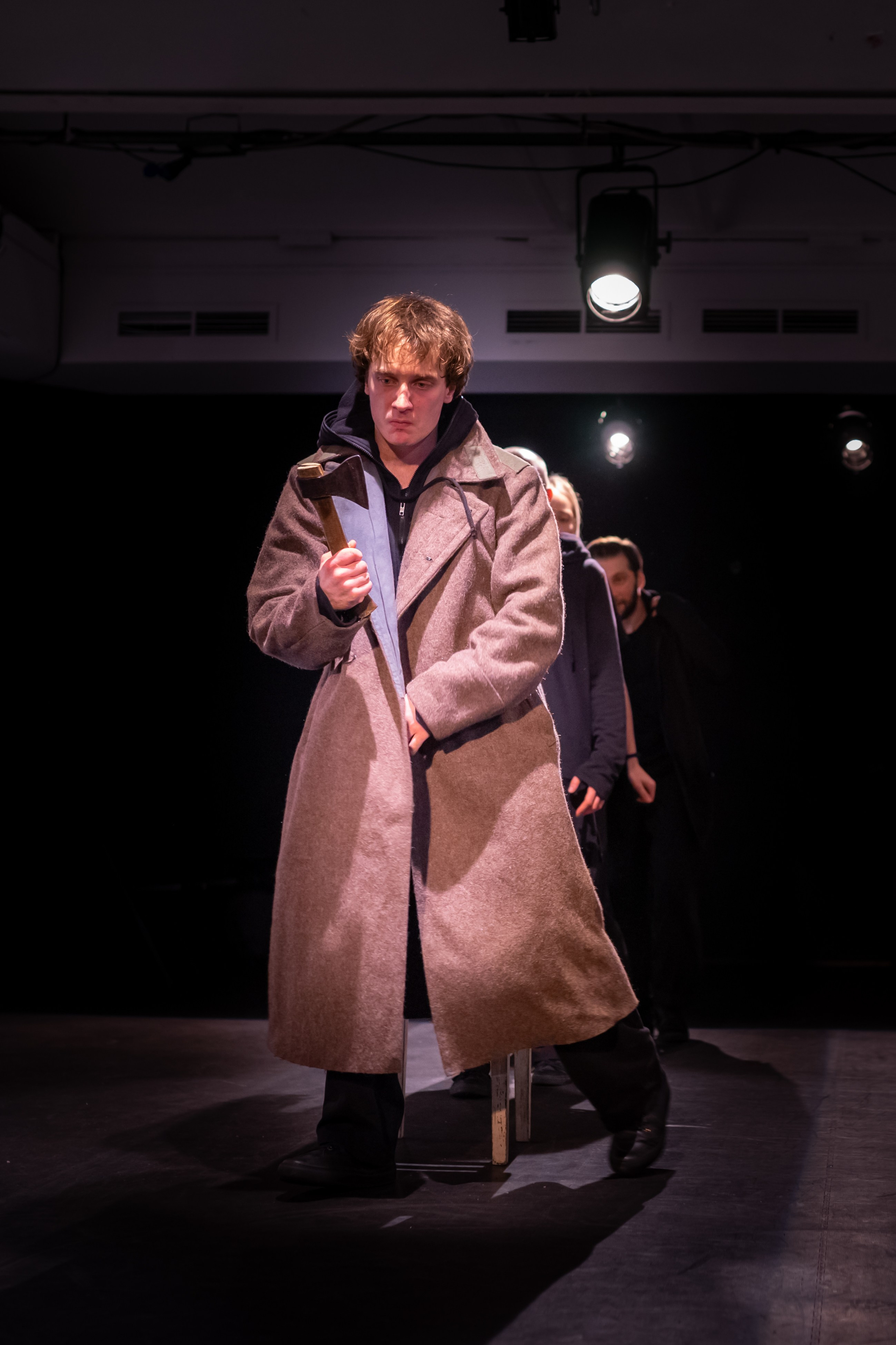 Преступление и наказание. Фотограф Нинель Гюрсой, г. Москва