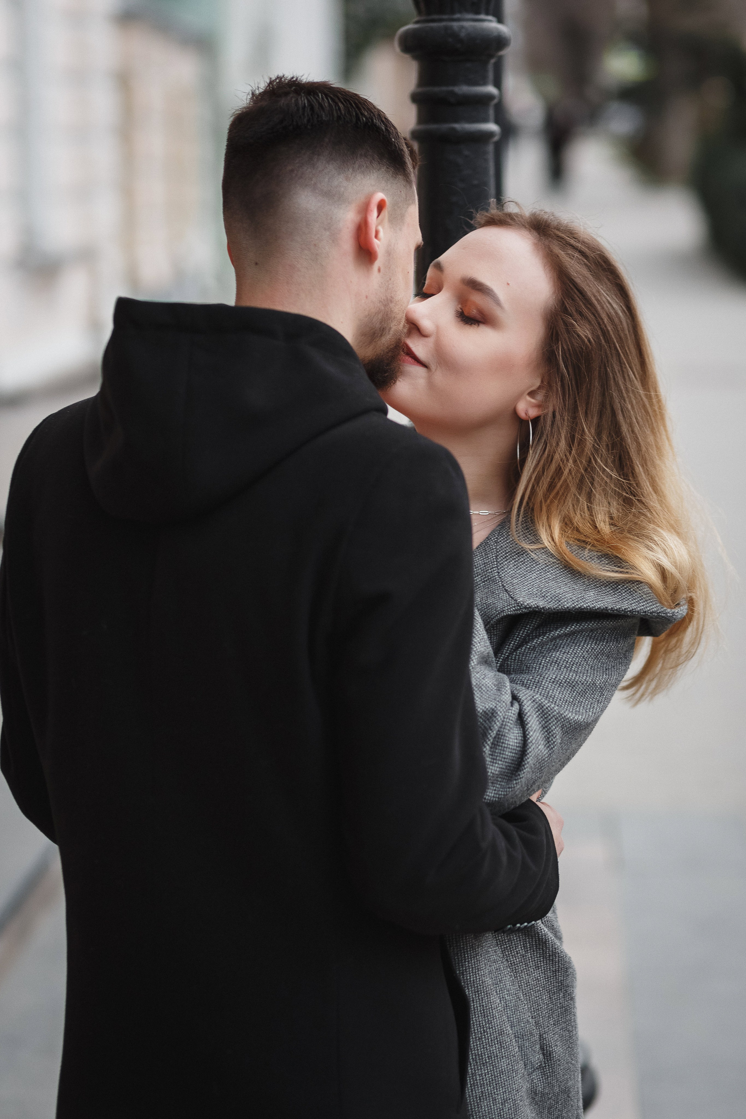 Романтическая фотосессия Никиты и Марины у Театра Чехова в Таганроге. Свадебный и семейный фотограф в Таганроге Бакарюк Антон