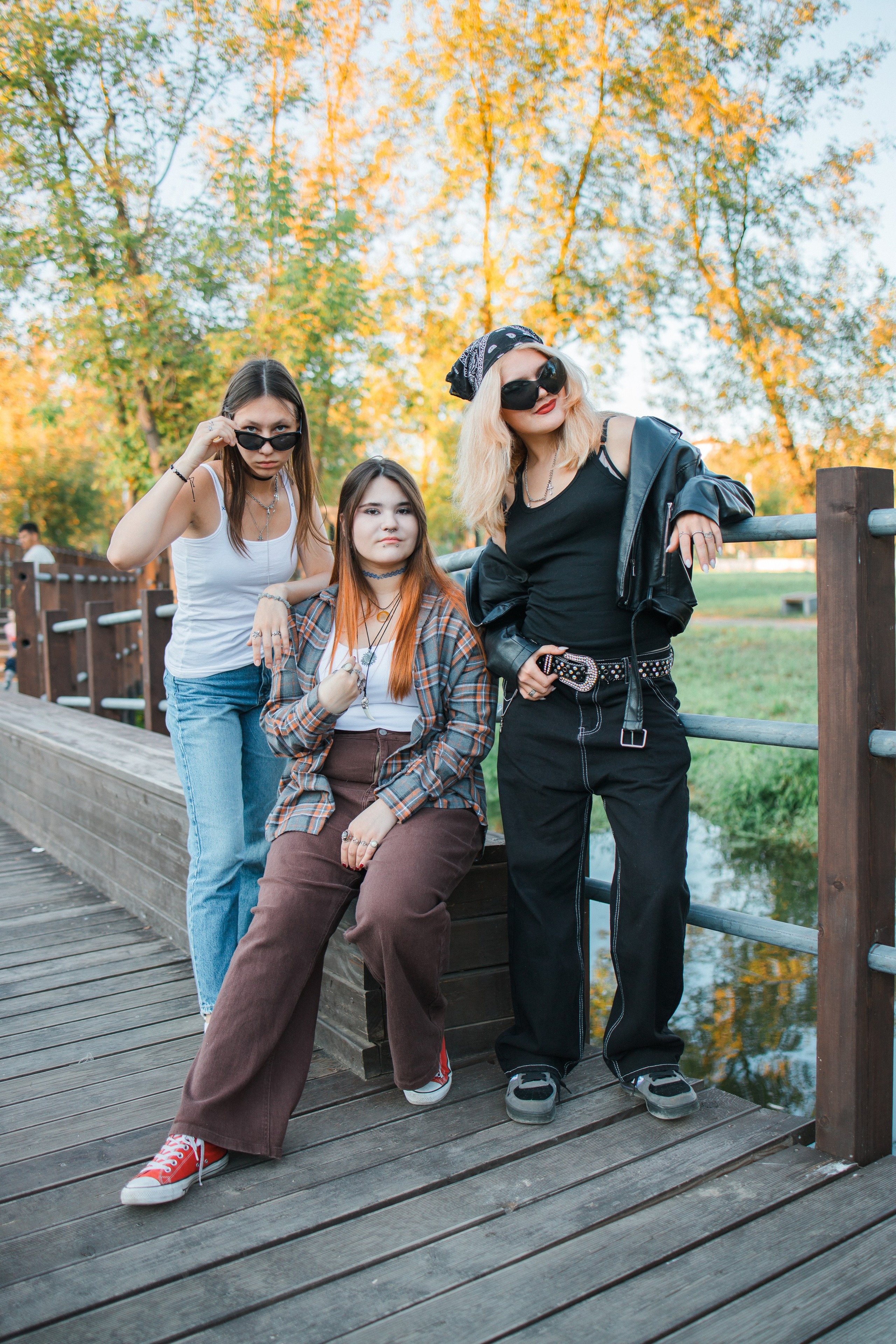 Прогулочная фотосессия на выпускной альбом с 11 классом в Серпухове. Выпускные альбомы в Серпухове