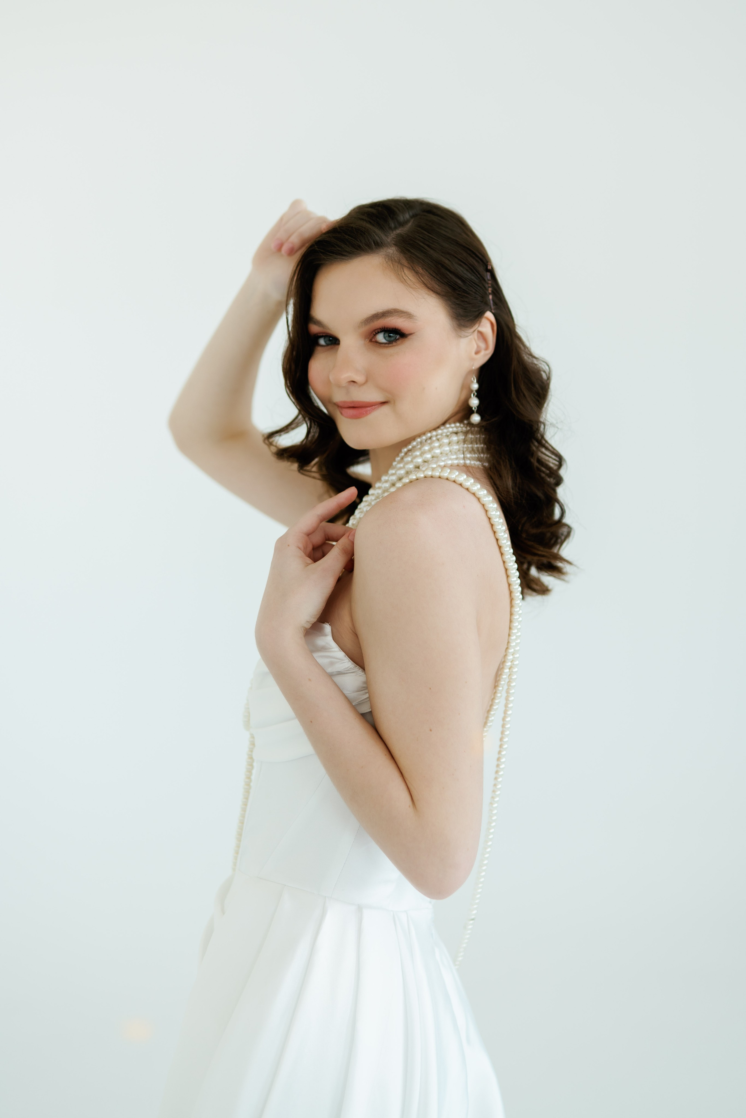 Фотосъёмка свадебных платьев в студии для контента. Портреты студия Москва. Модельные тесты. Lovestory студия в Москве. Женсий фотограф