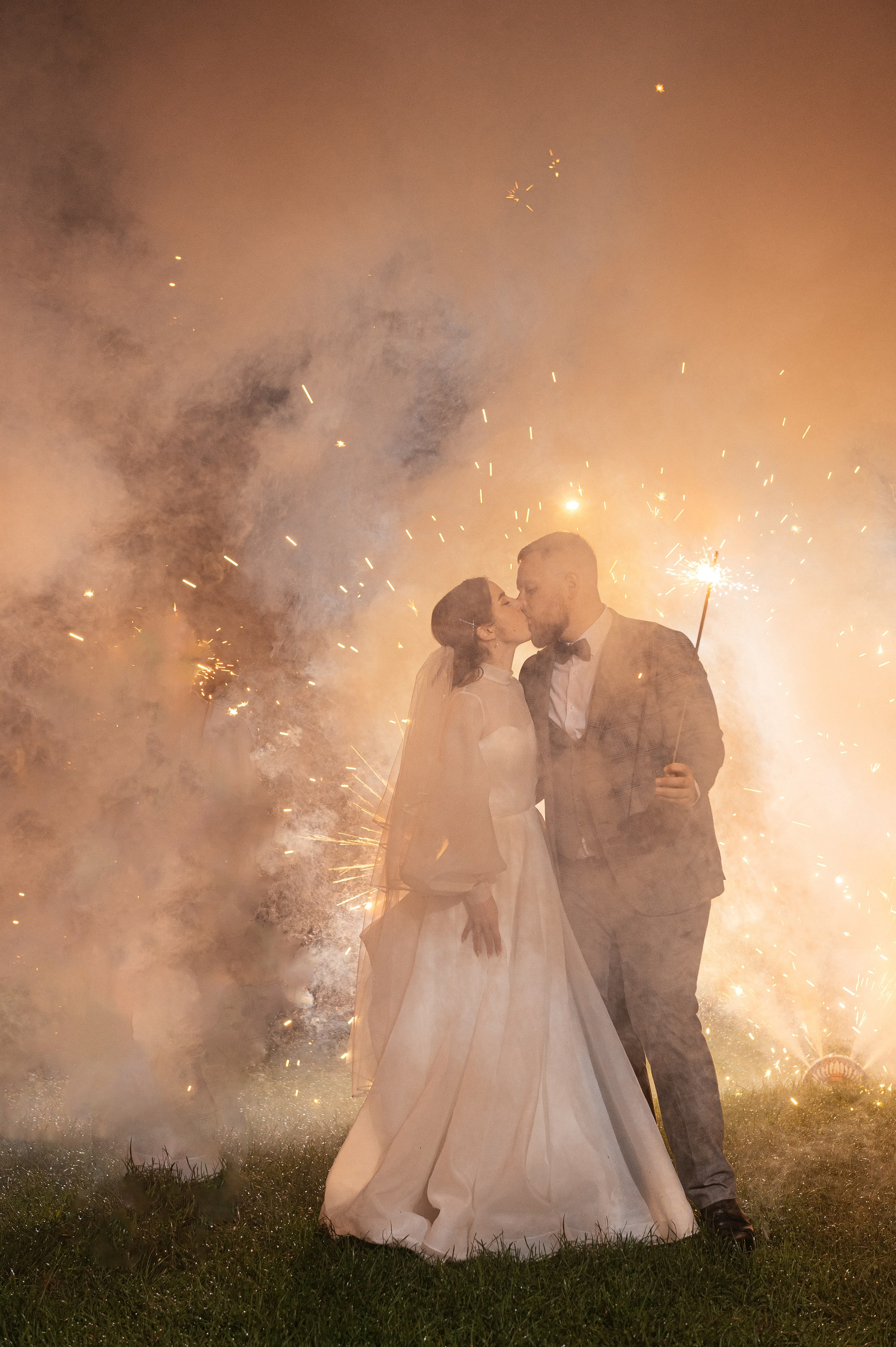 Дождик свадьбе не помеха! Гребнево, Барин. Свадебный и семейный фотограф Виктория Носачёва. Щелково, Москва и МО
